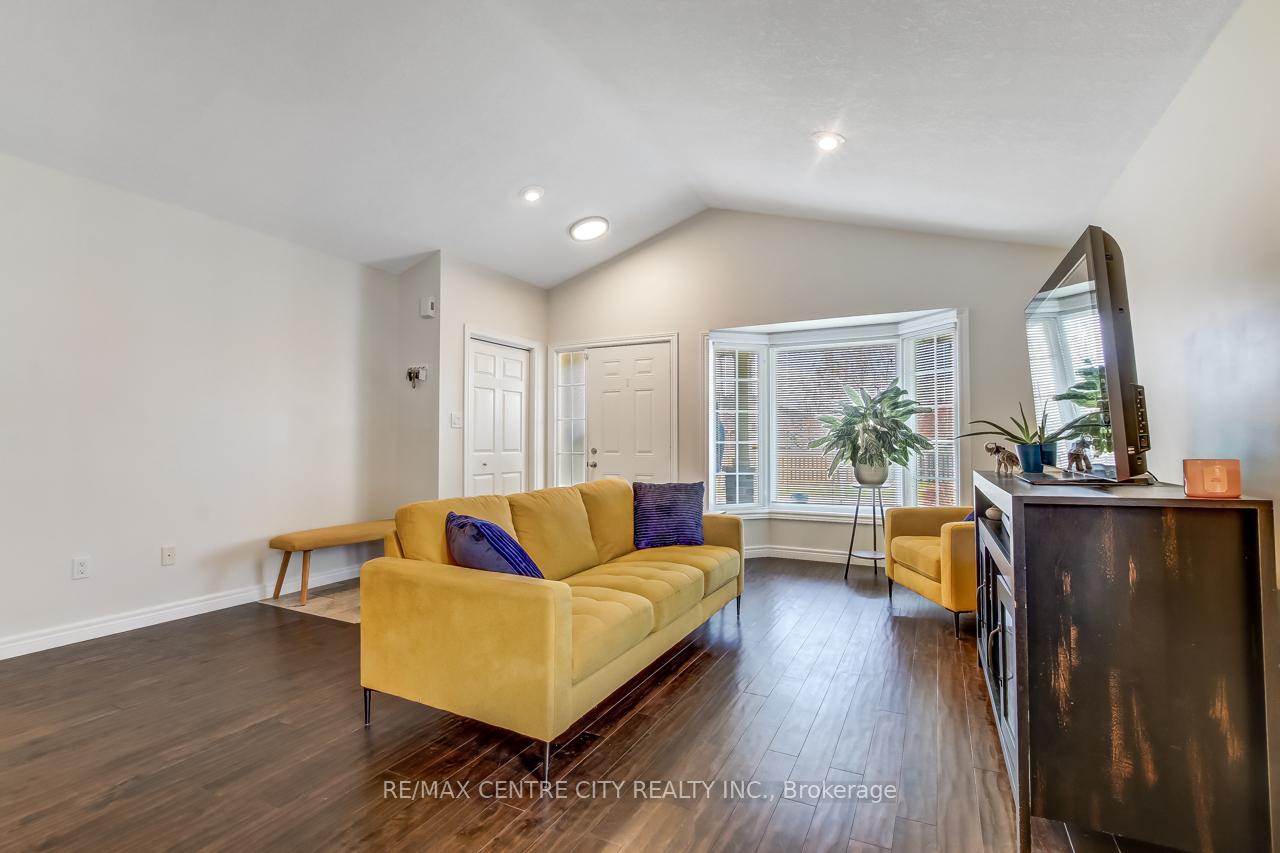 Photo 4 of 5 Faith Boulevard, St. Thomas — HOMEH