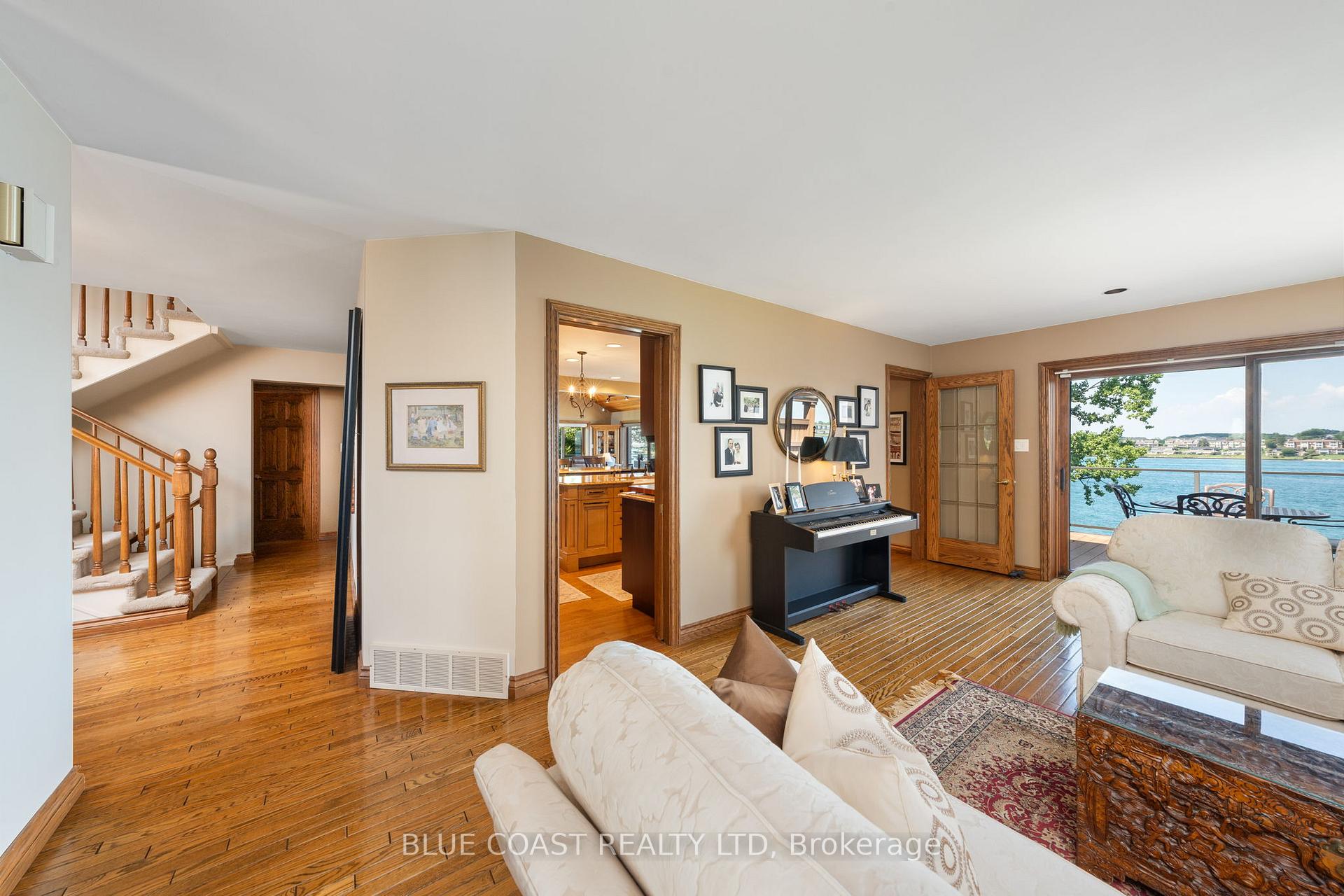 Photo 3 of 1031 St Clair Parkway, St. Clair — HOMEH