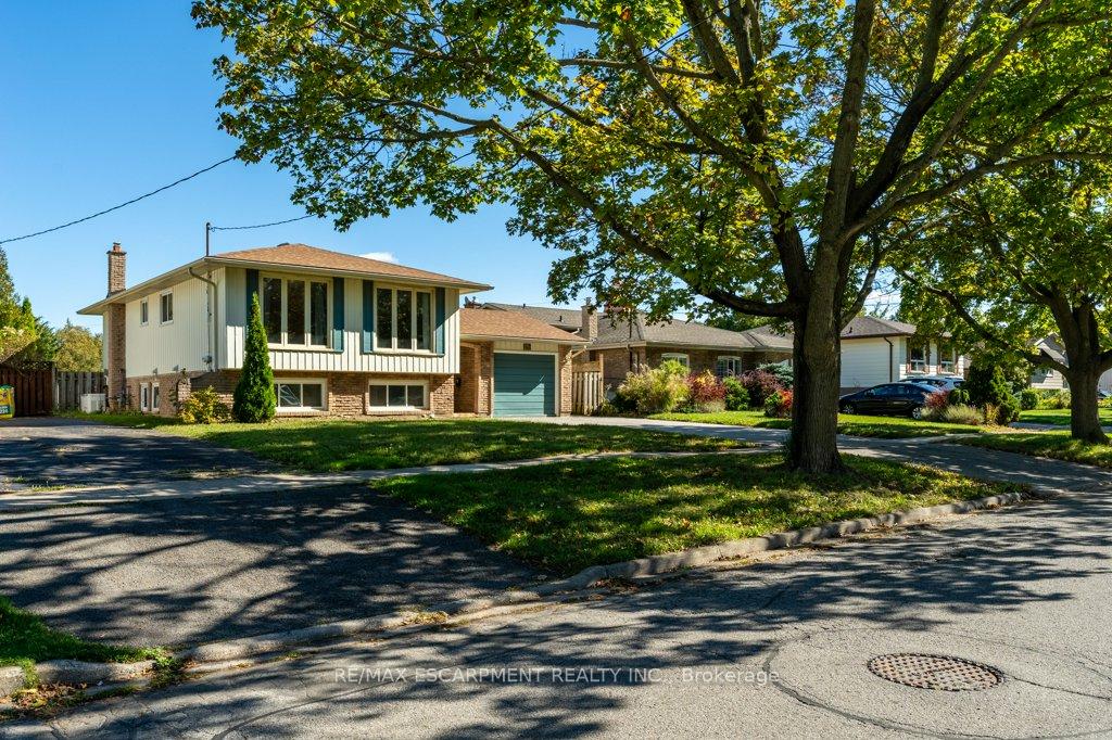 Photo 2 of 12 Shoreline Drive, St. Catharines, Lakeshore — HOMEH