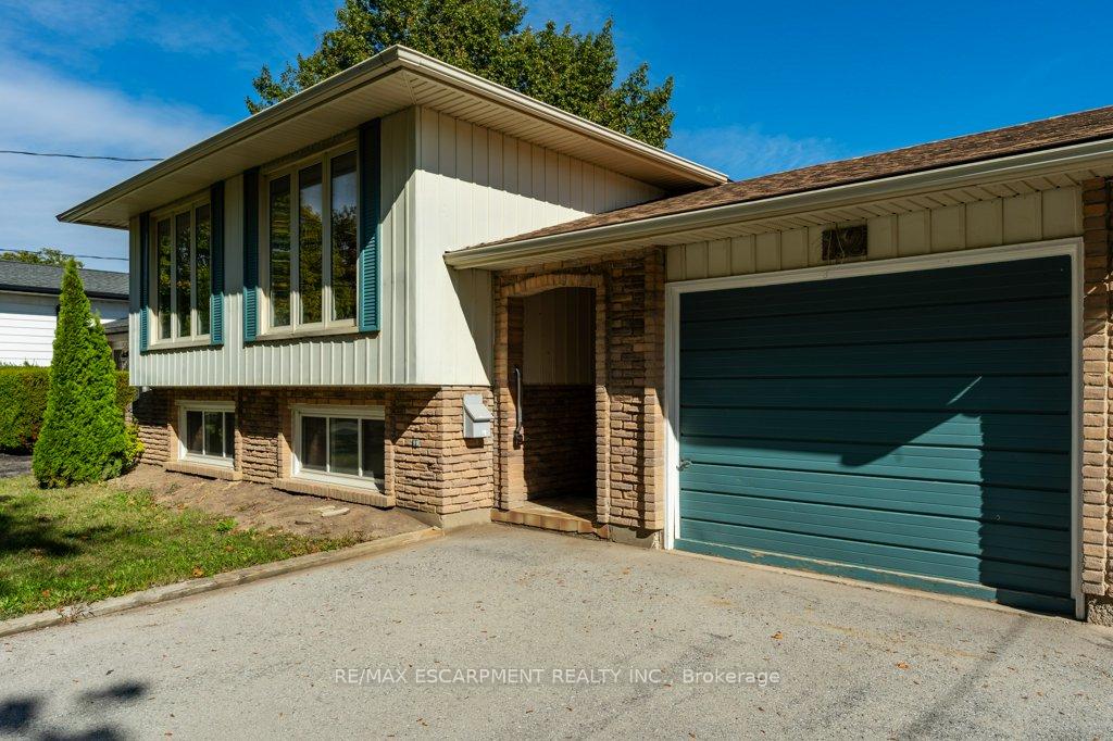 Photo 3 of 12 Shoreline Drive, St. Catharines, Lakeshore — HOMEH
