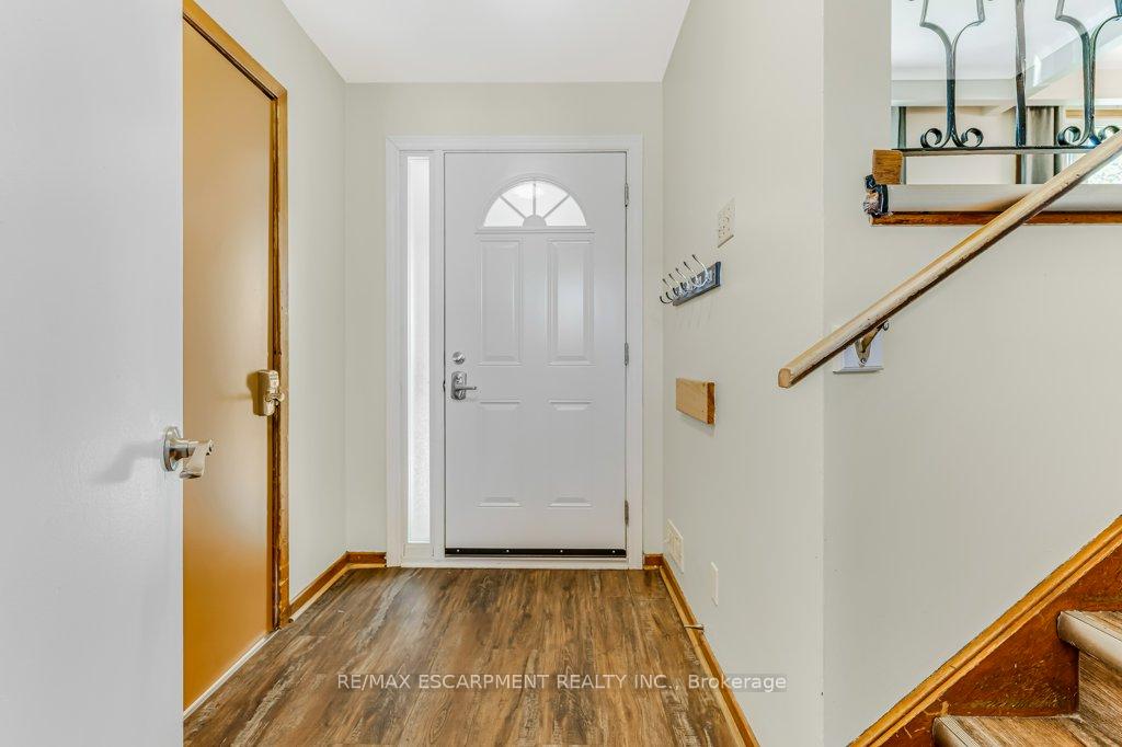 Photo 4 of 12 Shoreline Drive, St. Catharines, Lakeshore — HOMEH