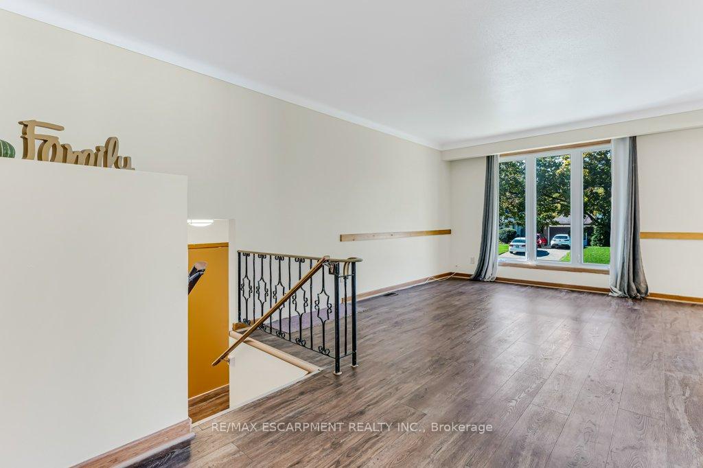 Photo 8 of 12 Shoreline Drive, St. Catharines, Lakeshore — HOMEH