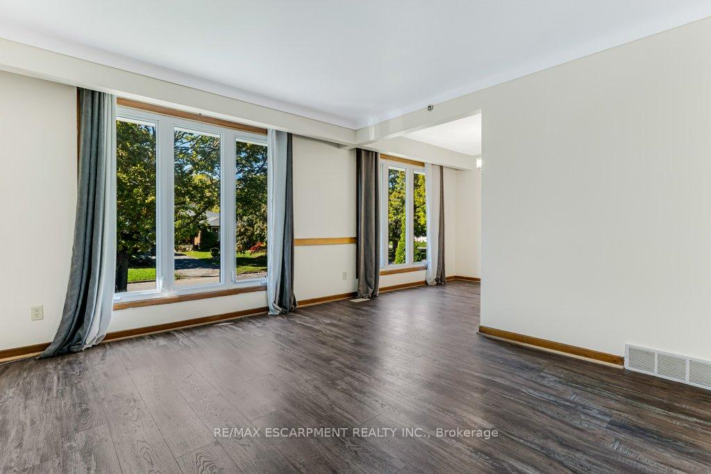 Photo 10 of 12 Shoreline Drive, St. Catharines, Lakeshore — HOMEH