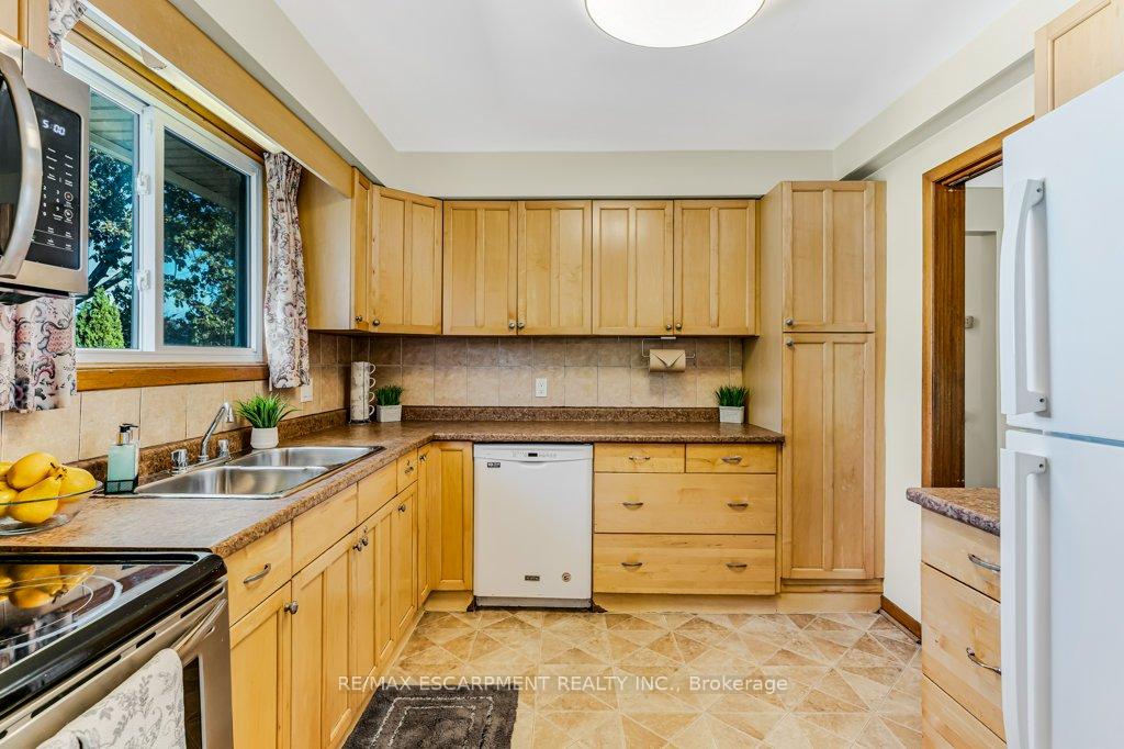 Photo 13 of 12 Shoreline Drive, St. Catharines, Lakeshore — HOMEH