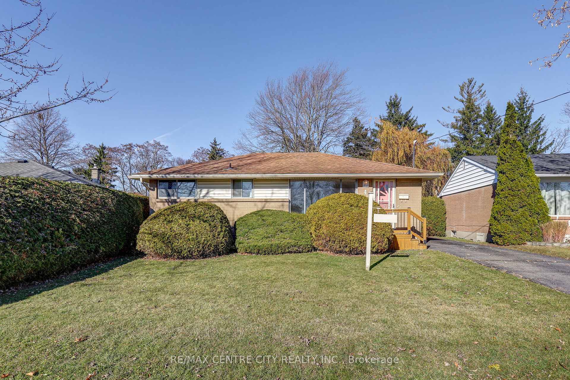 Photo 1 of 4 Brant Avenue, St. Thomas — HOMEH
