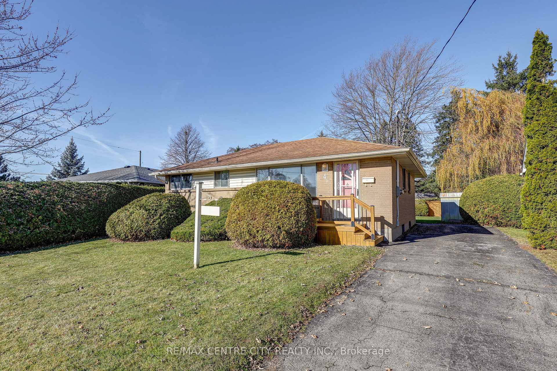 Photo 5 of 4 Brant Avenue, St. Thomas — HOMEH
