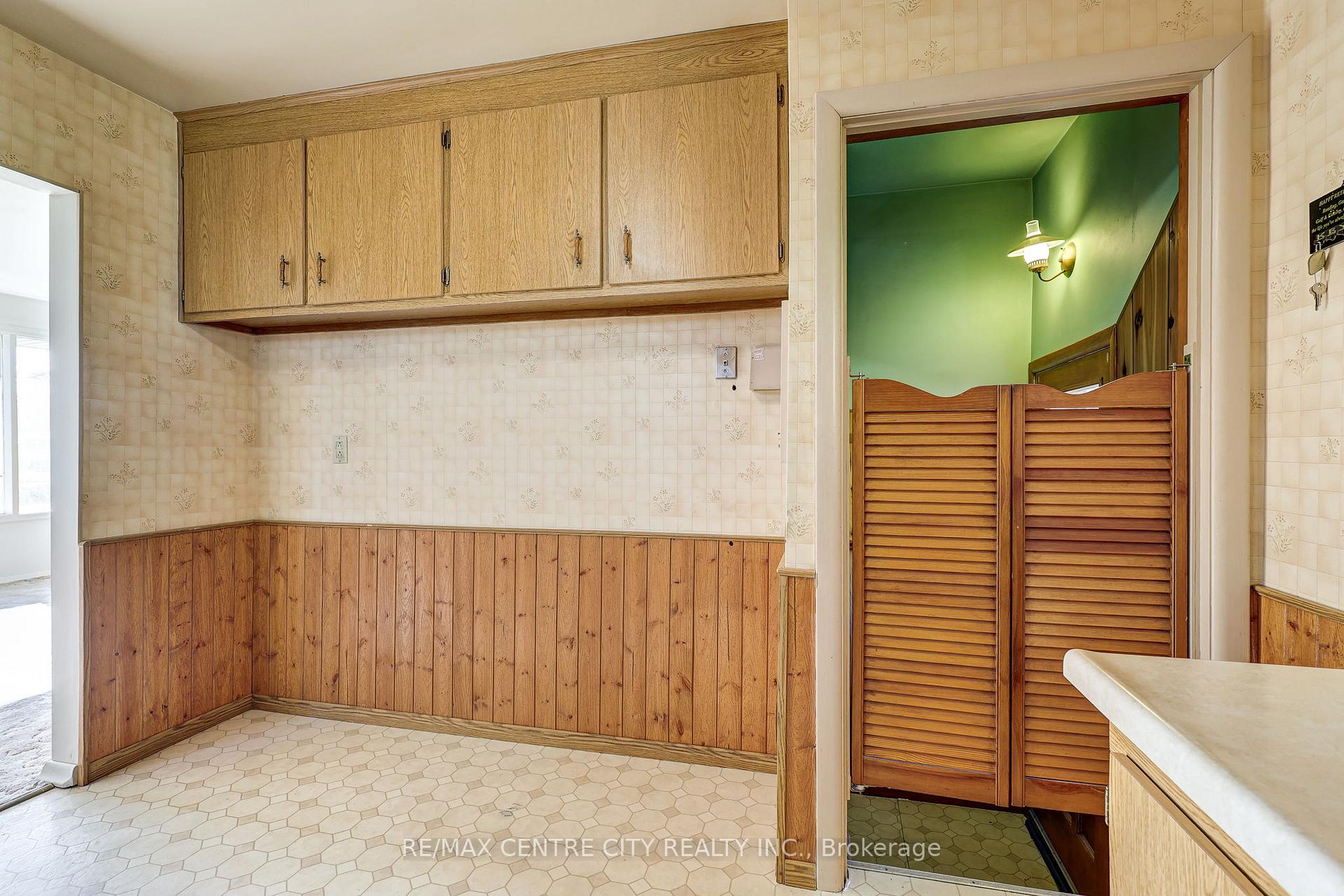 Photo 10 of 4 Brant Avenue, St. Thomas — HOMEH
