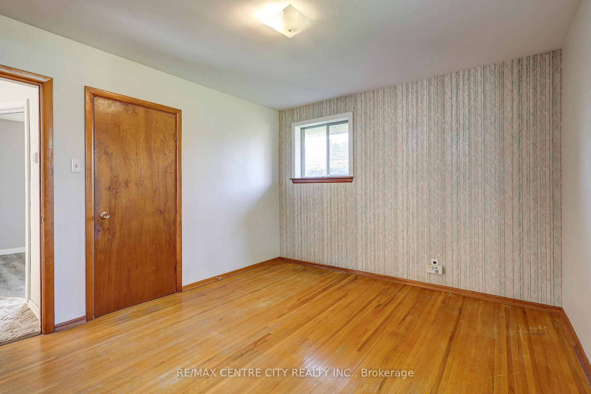 Photo 12 of 4 Brant Avenue, St. Thomas — HOMEH