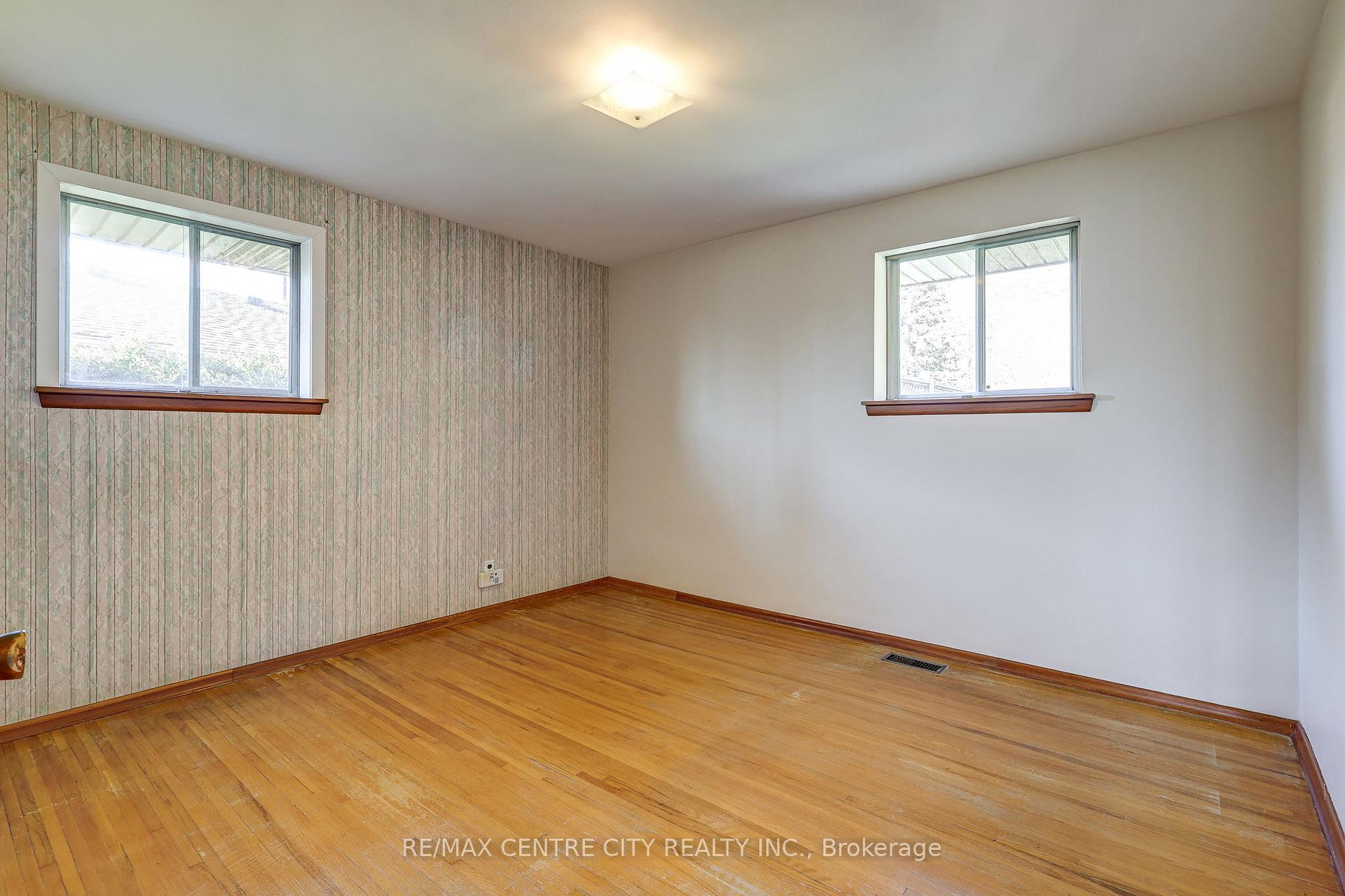 Photo 13 of 4 Brant Avenue, St. Thomas — HOMEH