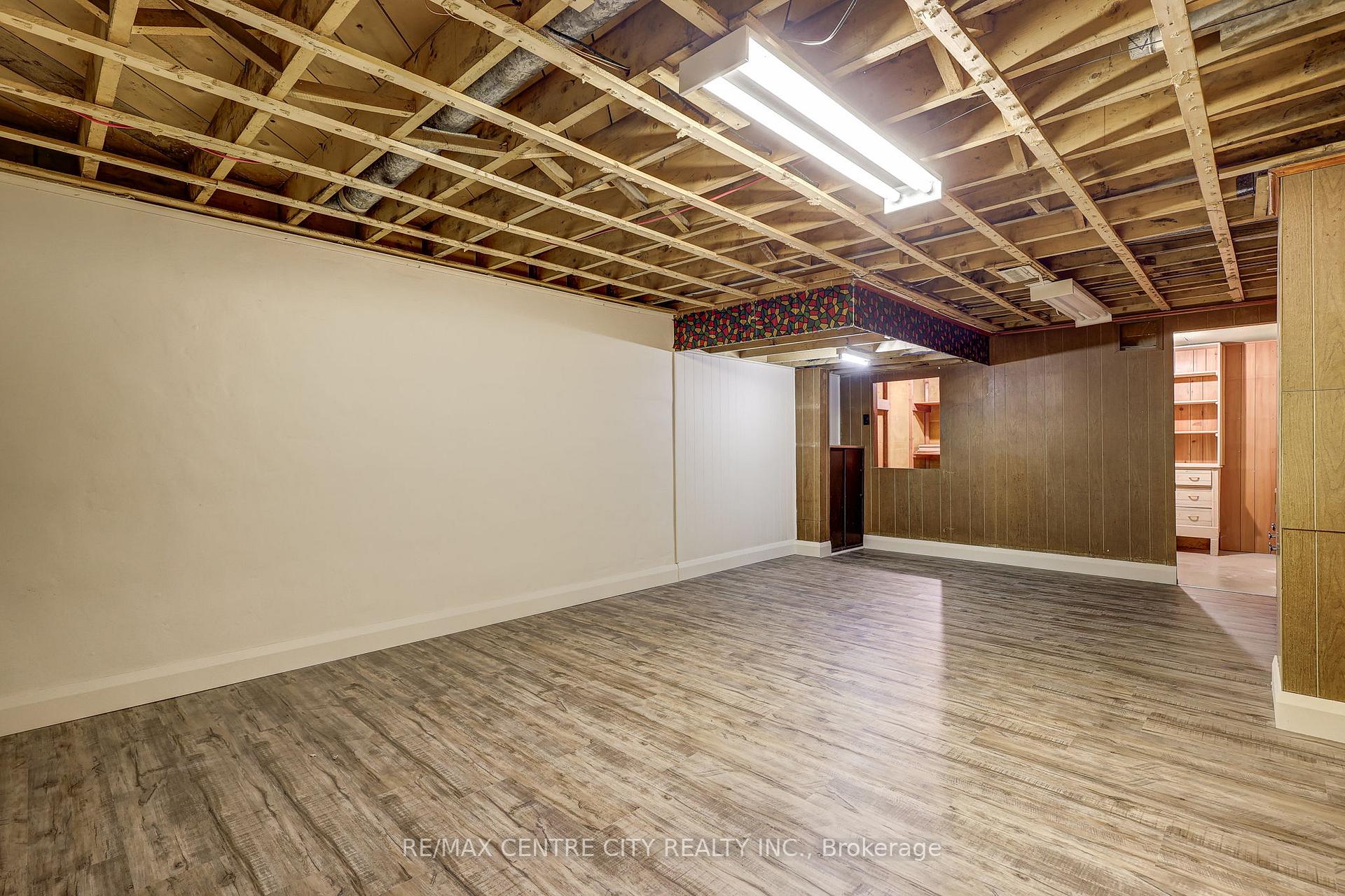 Photo 23 of 4 Brant Avenue, St. Thomas — HOMEH