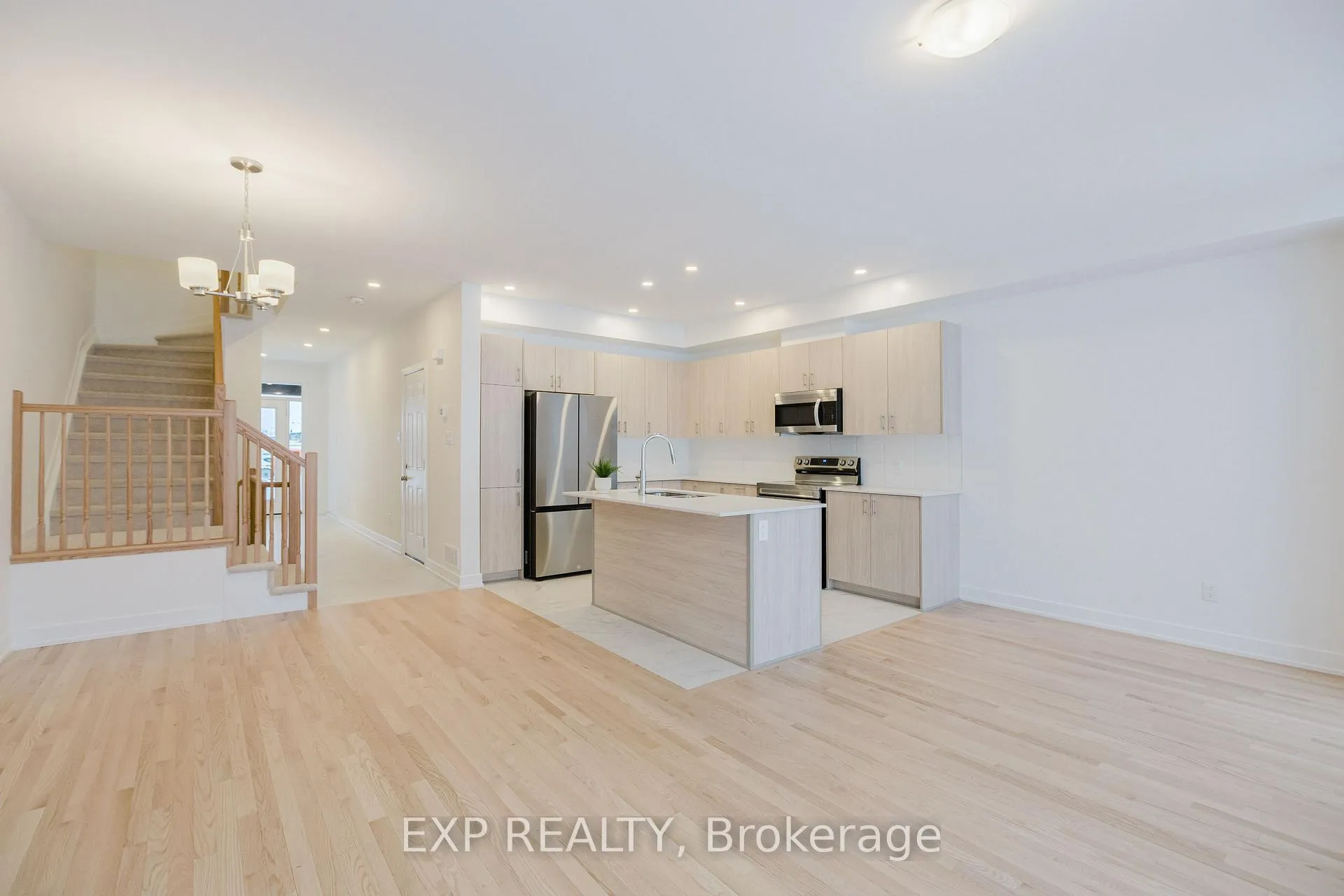 Photo 7 of 6042 David Weins Street, Ottawa, Stittsville (South) — HOMEH