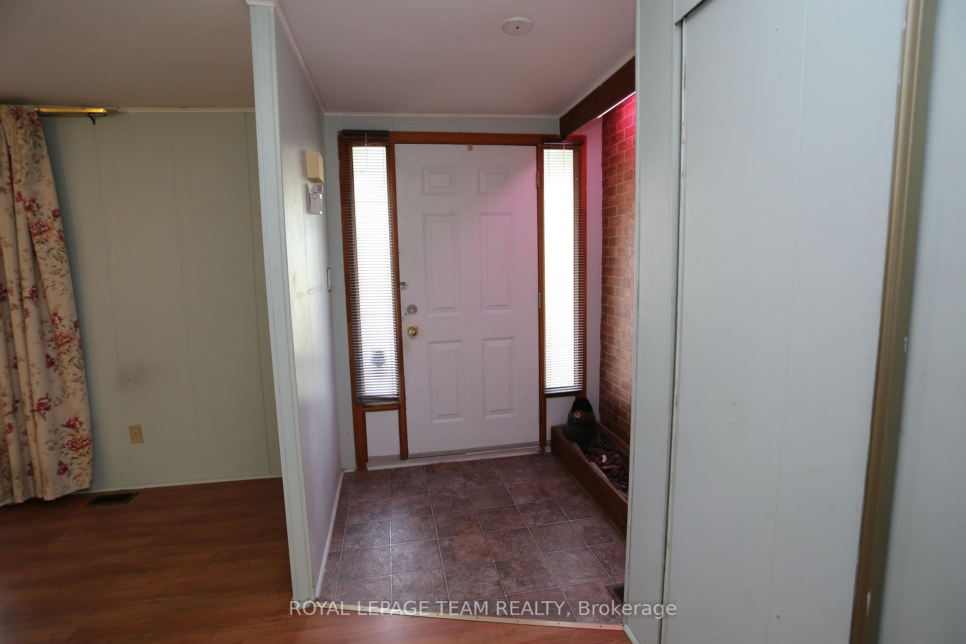 Photo 2 of 3 Fringewood Drive, Ottawa, Fringewood — HOMEH