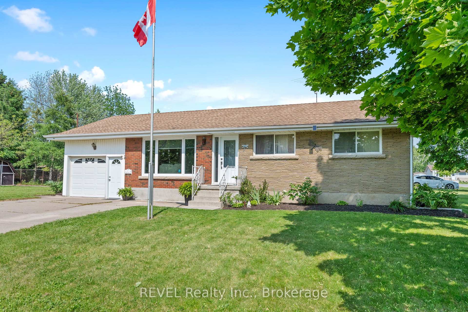 Photo 1 of 32 Hanson Drive N, St. Catharines, Bunting/Linwell — HOMEH