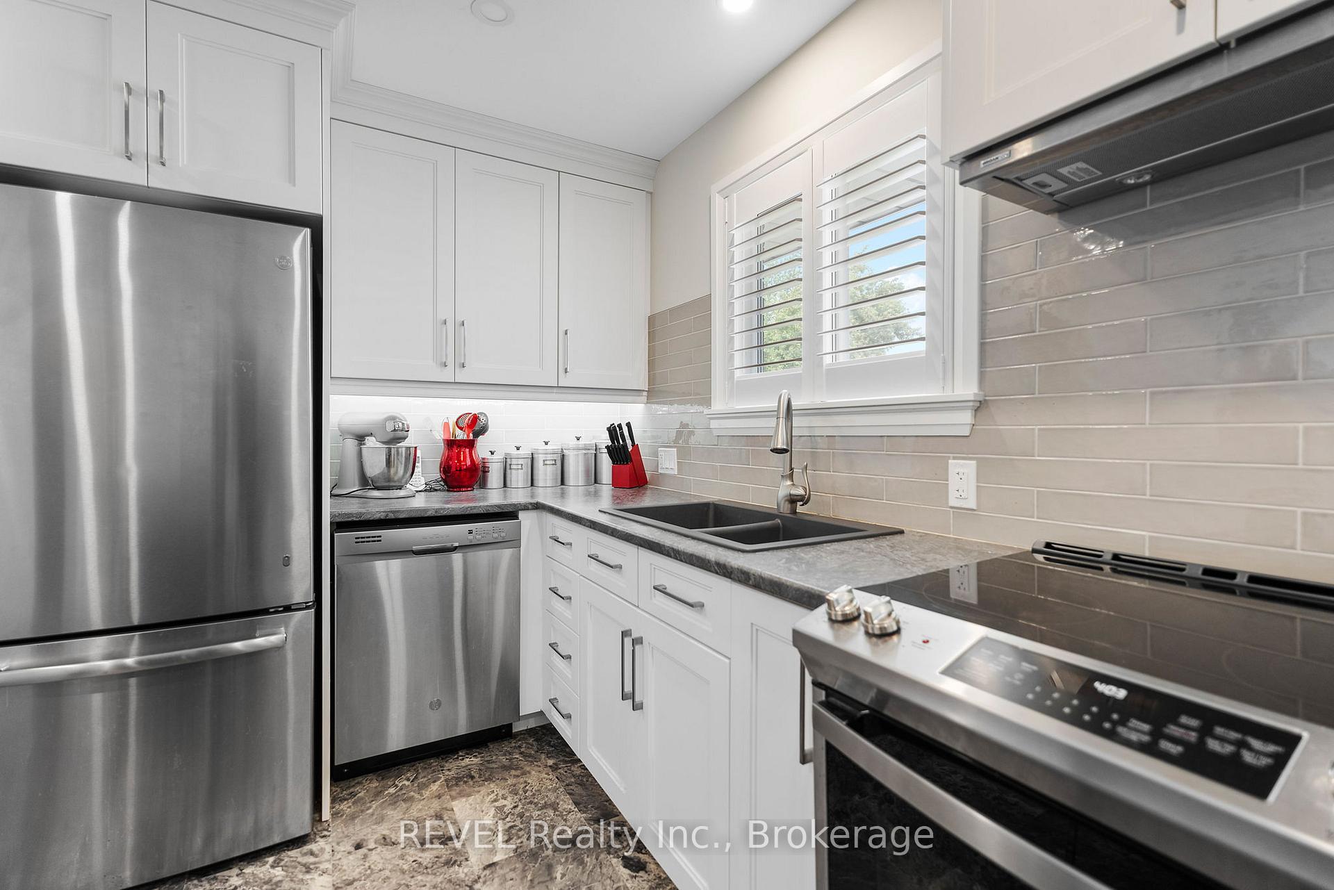 Photo 5 of 32 Hanson Drive N, St. Catharines, Bunting/Linwell — HOMEH