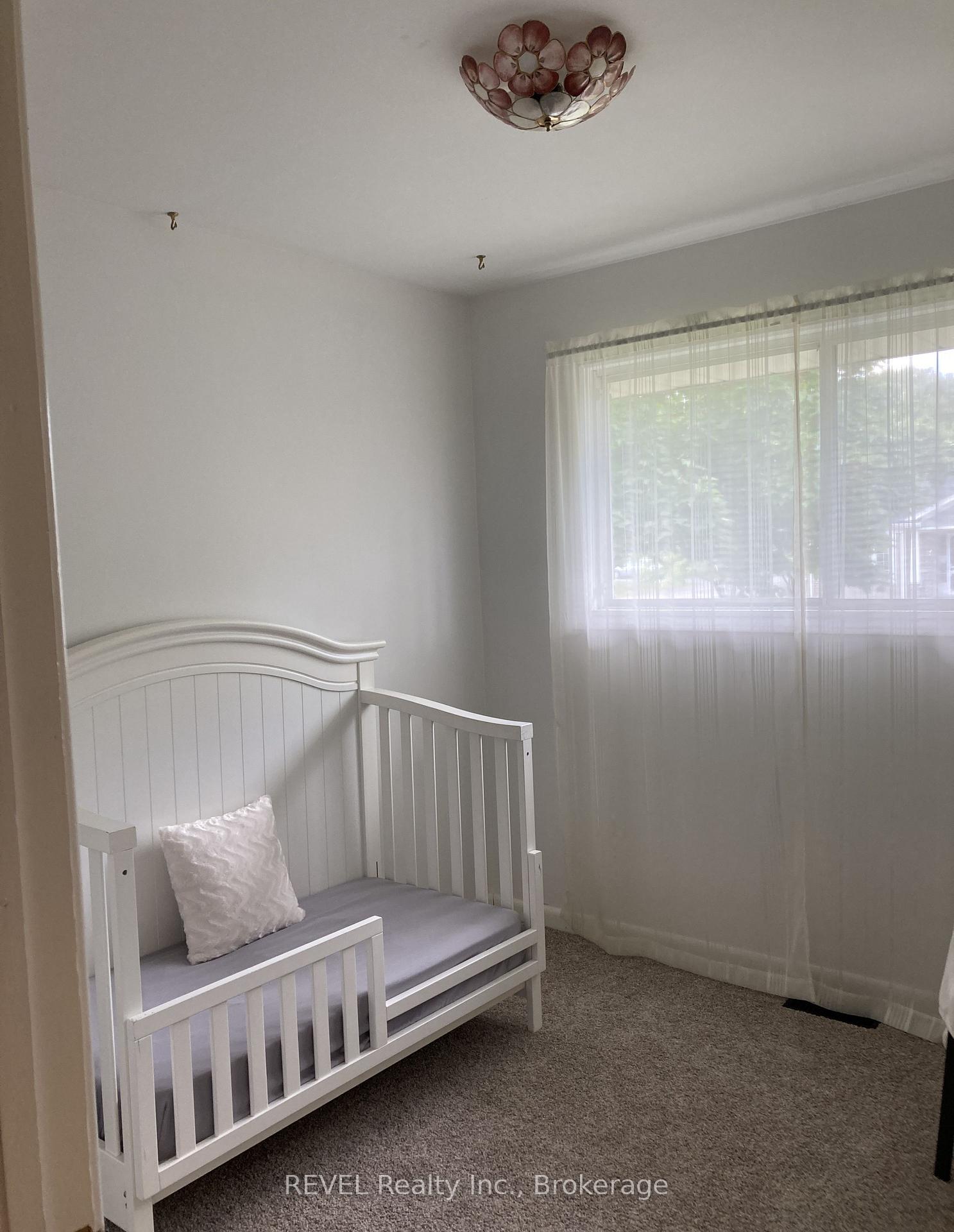 Photo 6 of 32 Hanson Drive N, St. Catharines, Bunting/Linwell — HOMEH