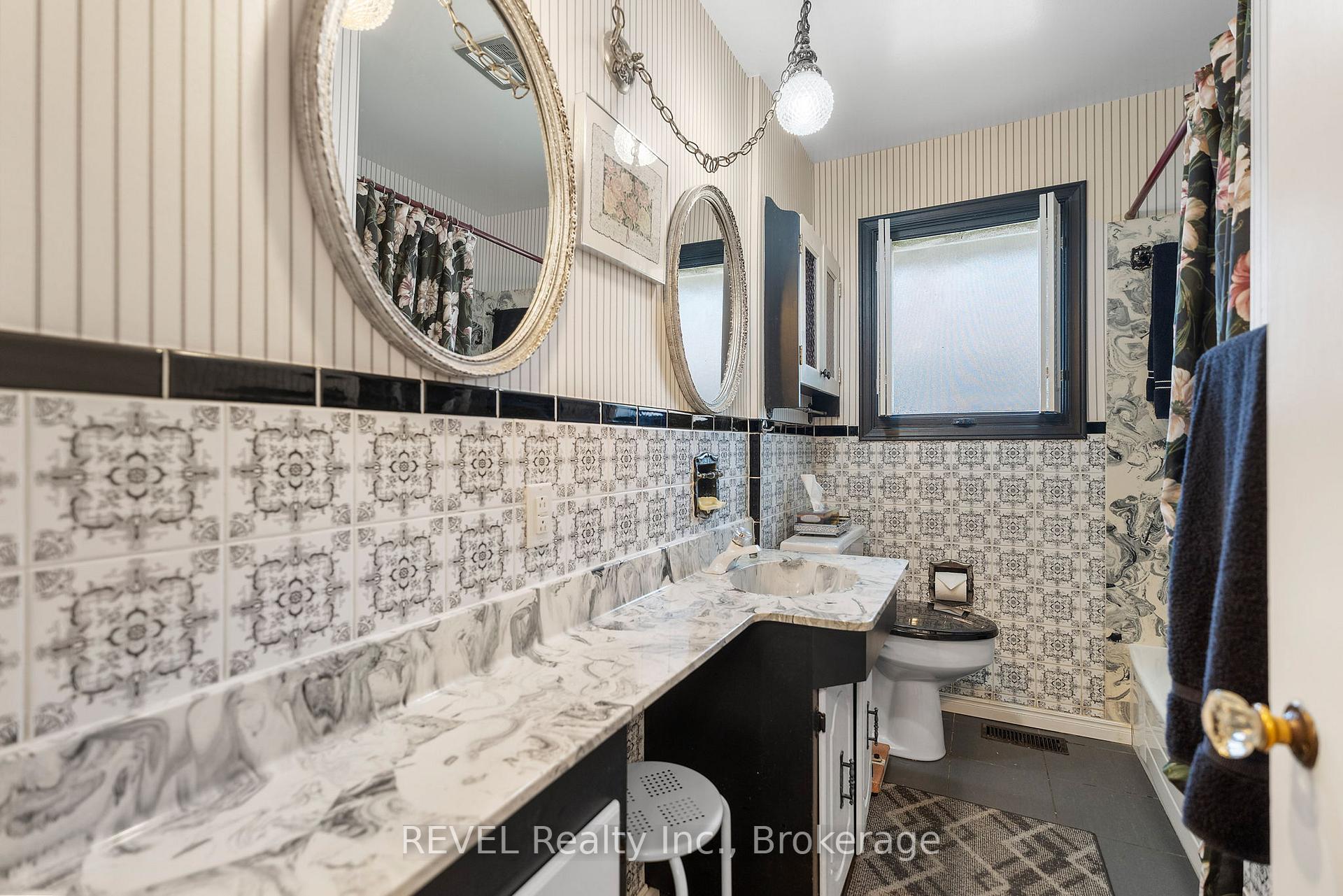 Photo 9 of 32 Hanson Drive N, St. Catharines, Bunting/Linwell — HOMEH