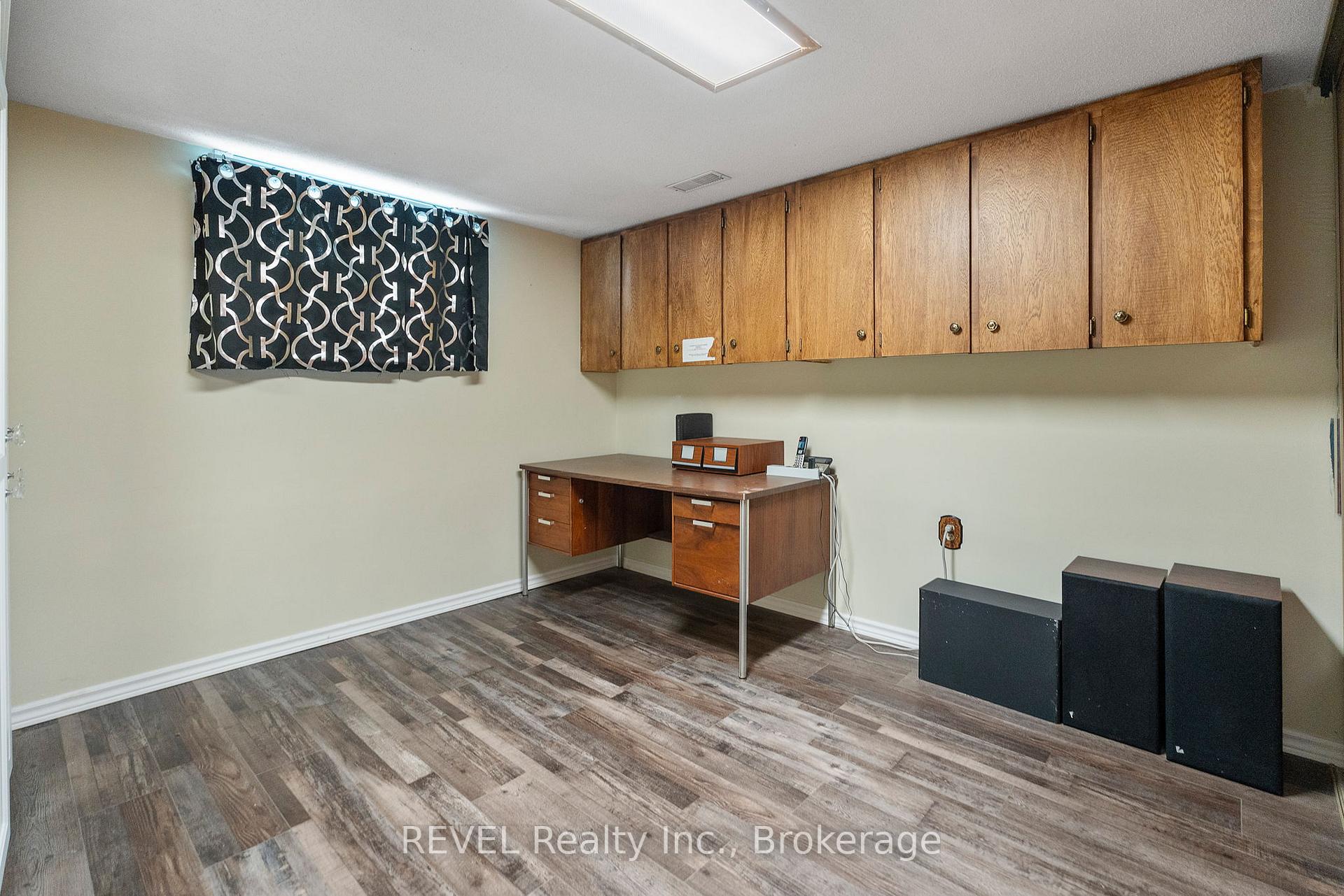 Photo 11 of 32 Hanson Drive N, St. Catharines, Bunting/Linwell — HOMEH