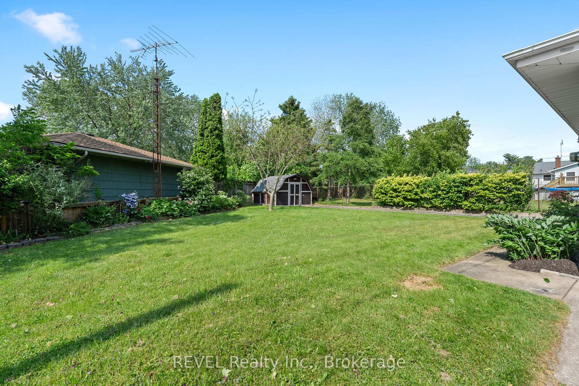 Photo 13 of 32 Hanson Drive N, St. Catharines, Bunting/Linwell — HOMEH