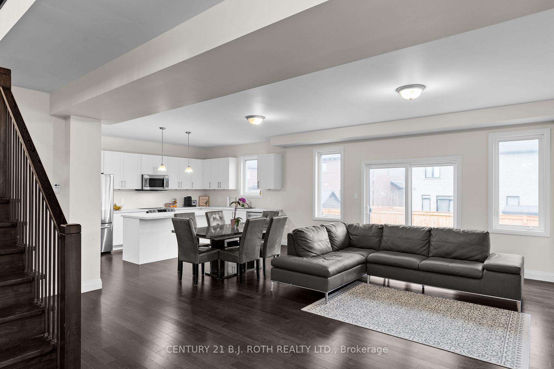 Photo 8 of 137 Ritchie Crescent, Springwater, Elmvale — HOMEH