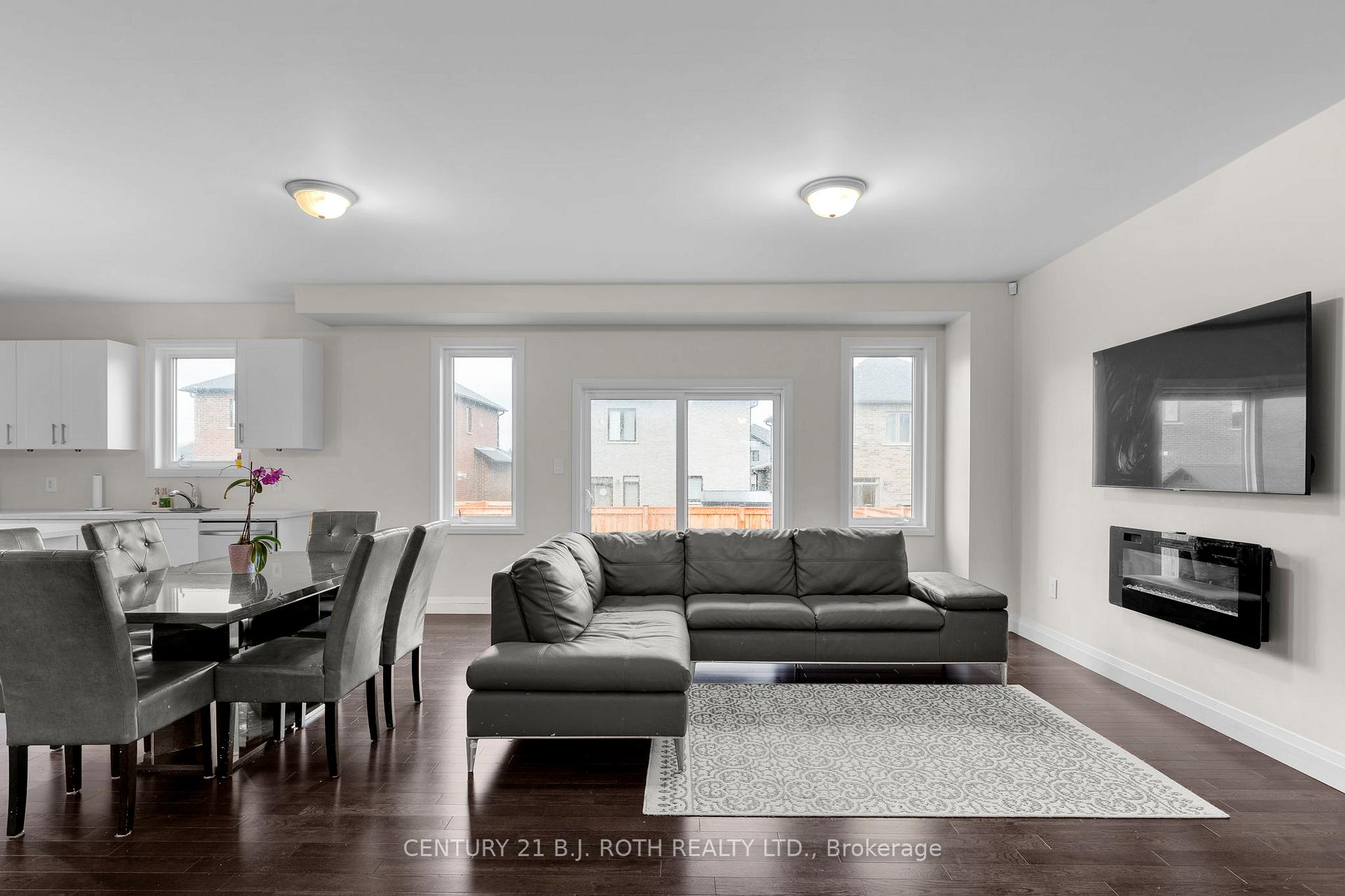 Photo 9 of 137 Ritchie Crescent, Springwater, Elmvale — HOMEH