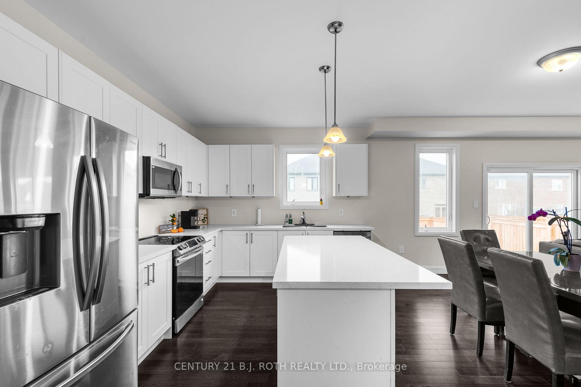 Photo 12 of 137 Ritchie Crescent, Springwater, Elmvale — HOMEH