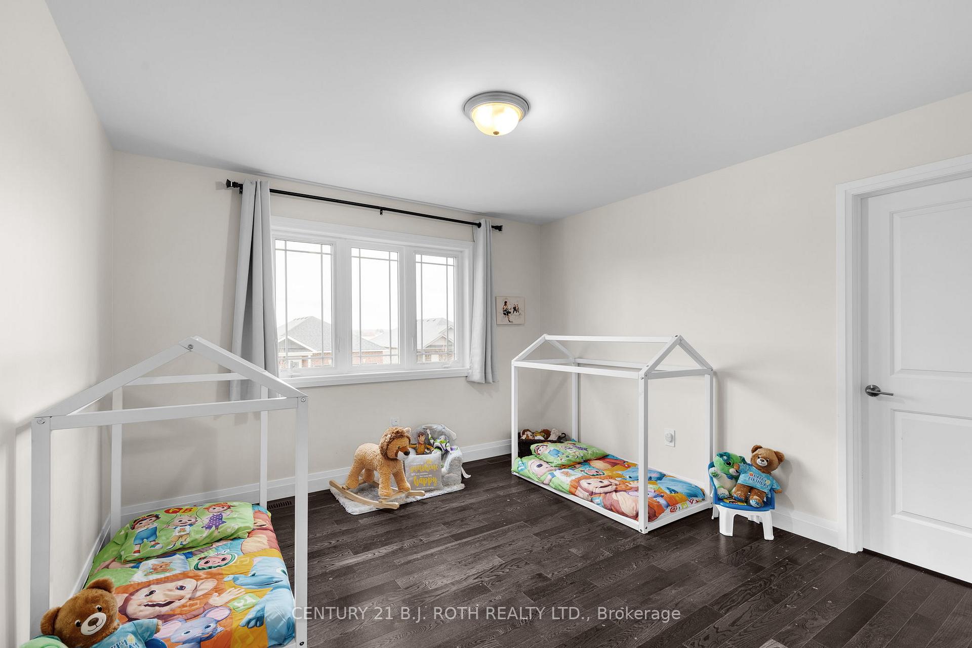 Photo 25 of 137 Ritchie Crescent, Springwater, Elmvale — HOMEH