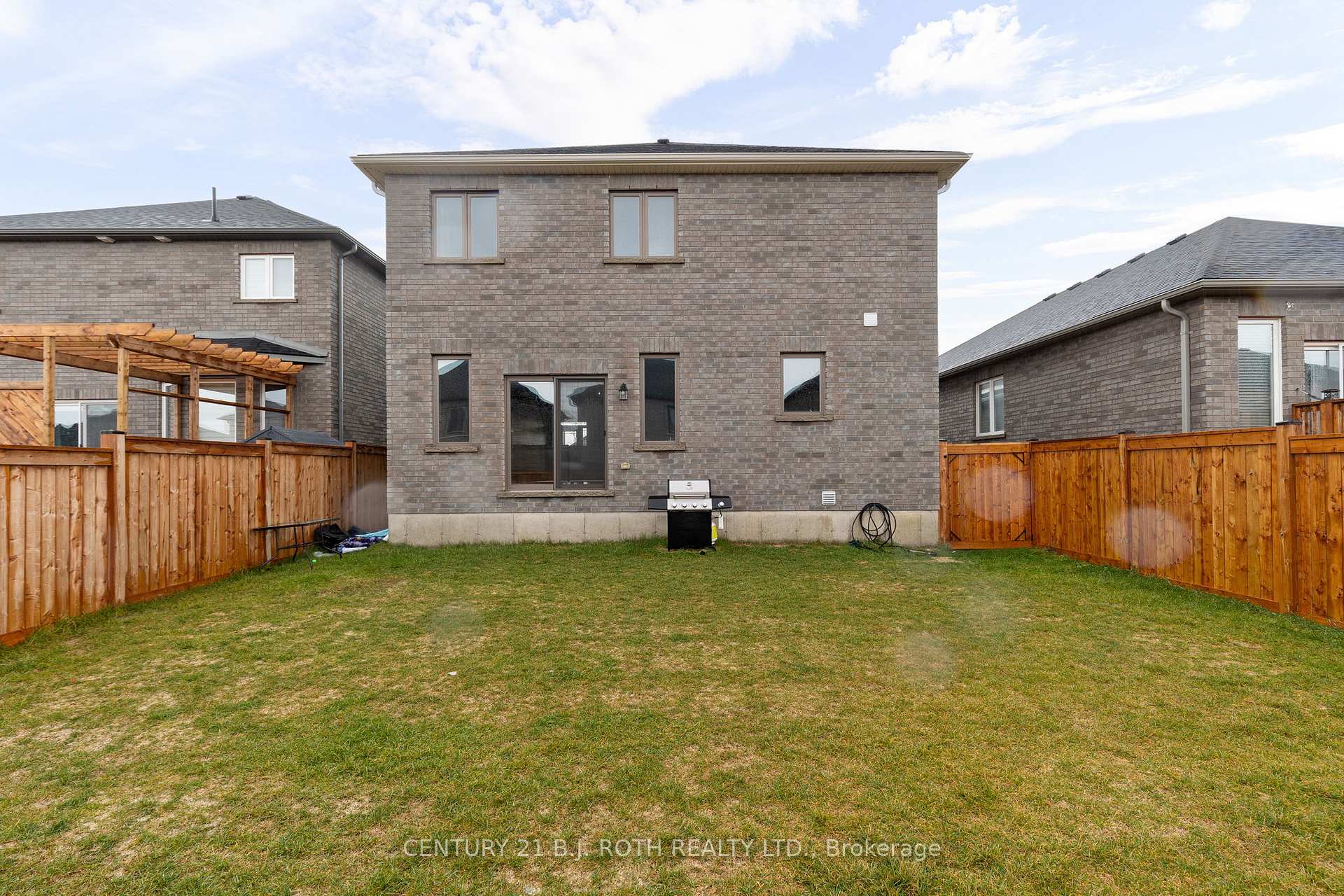 Photo 33 of 137 Ritchie Crescent, Springwater, Elmvale — HOMEH
