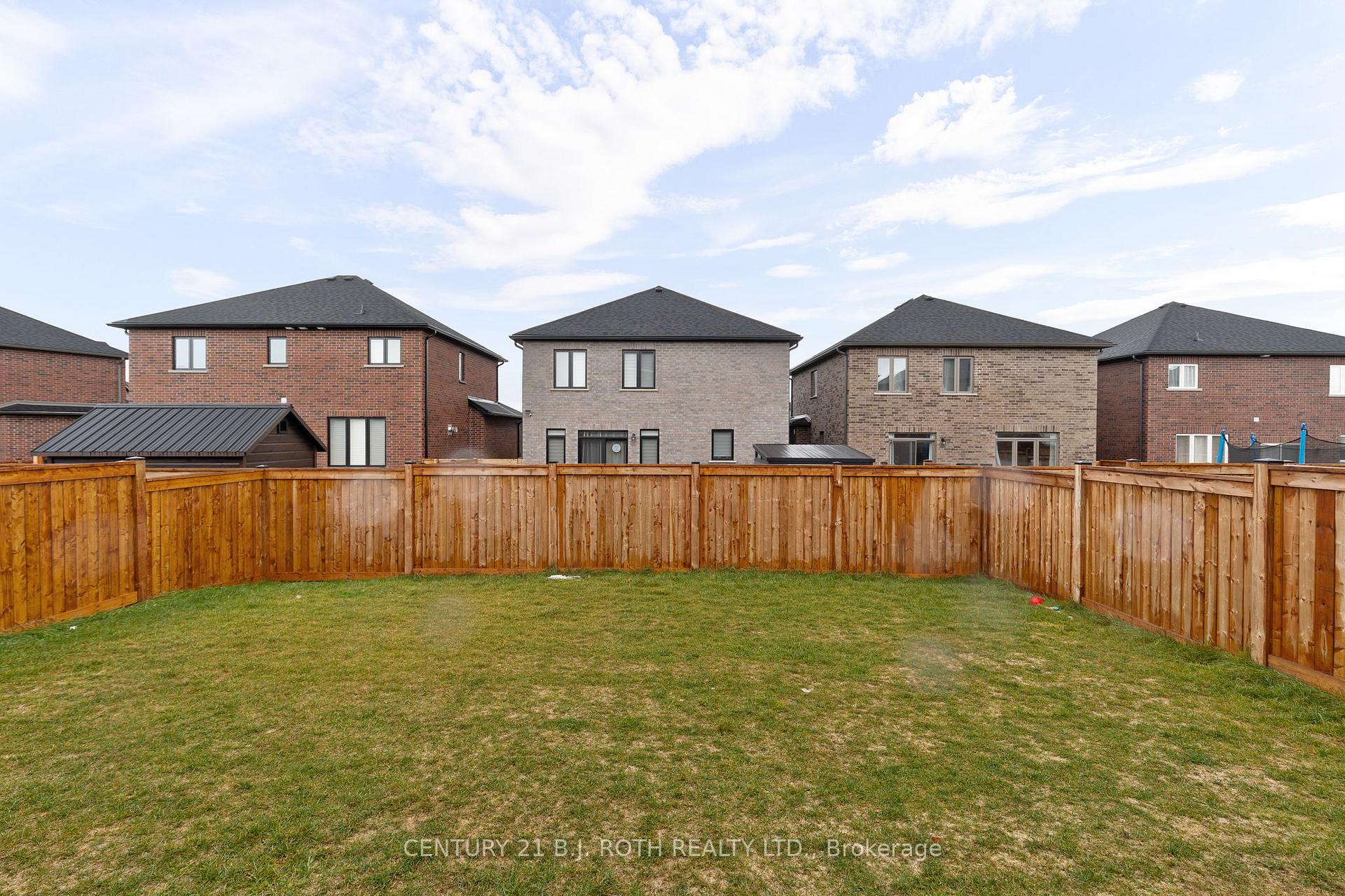 Photo 34 of 137 Ritchie Crescent, Springwater, Elmvale — HOMEH