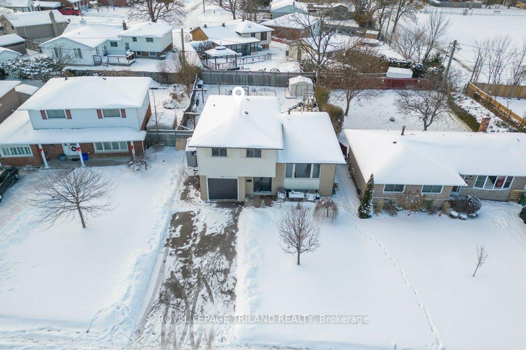 Photo 2 of 15 Stirling Crescent, St. Thomas — HOMEH