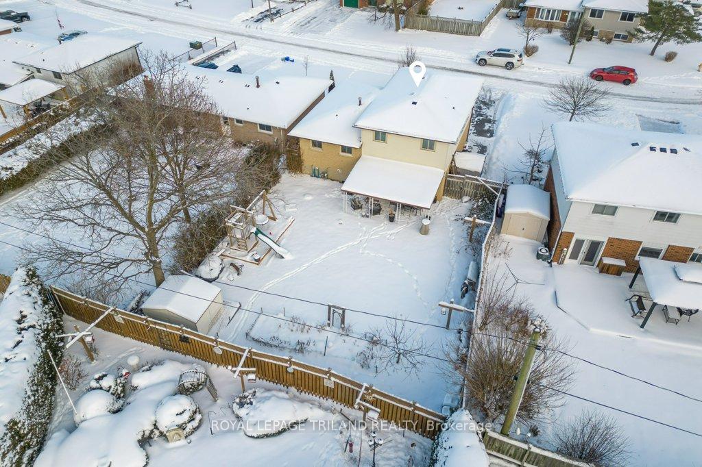 Photo 3 of 15 Stirling Crescent, St. Thomas — HOMEH