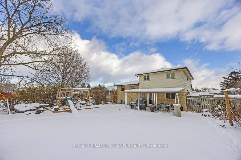 Photo 6 of 15 Stirling Crescent, St. Thomas — HOMEH