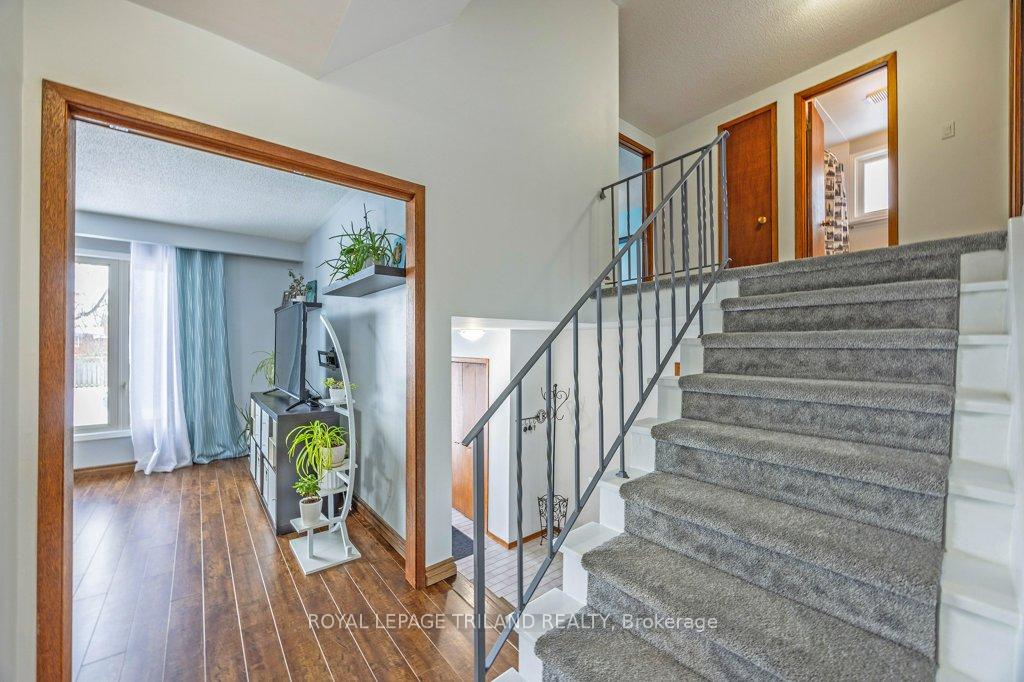 Photo 9 of 15 Stirling Crescent, St. Thomas — HOMEH