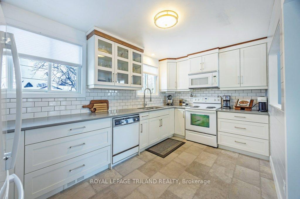 Photo 17 of 15 Stirling Crescent, St. Thomas — HOMEH