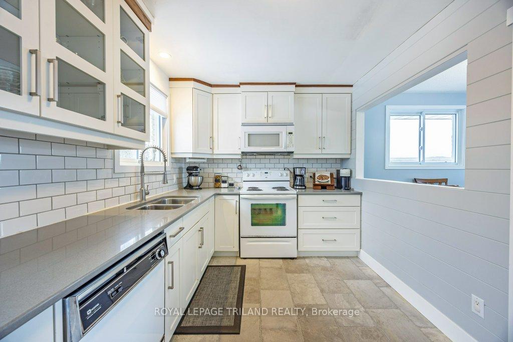 Photo 18 of 15 Stirling Crescent, St. Thomas — HOMEH