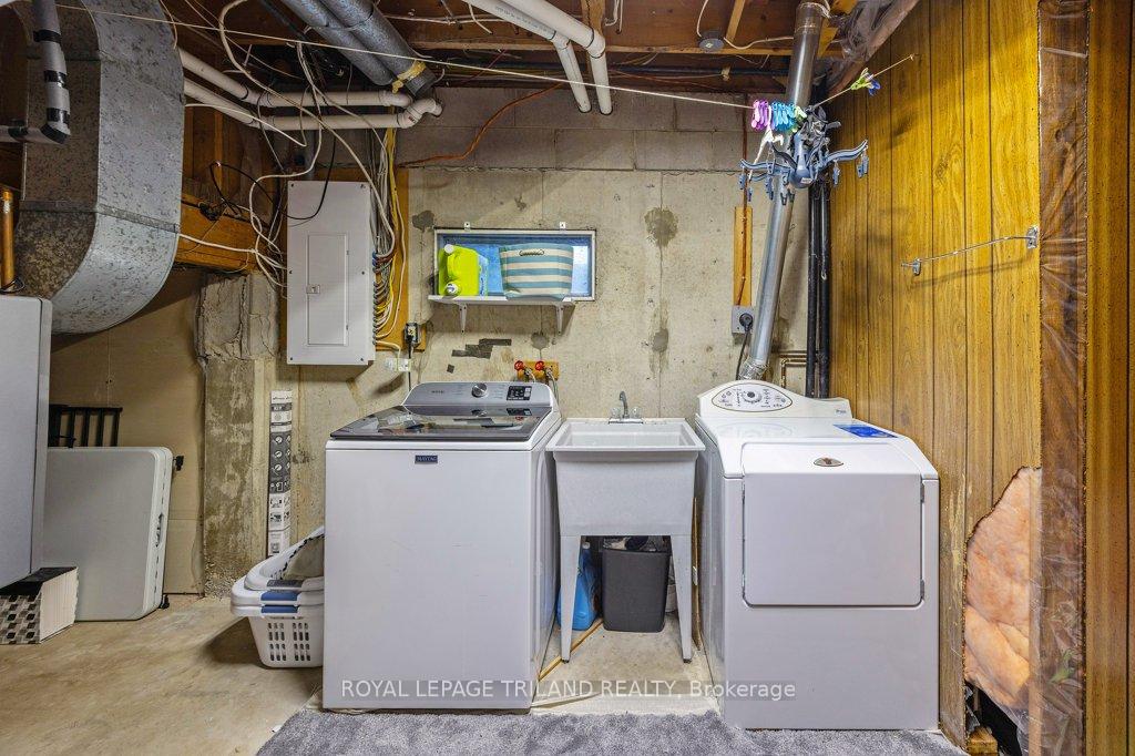 Photo 32 of 15 Stirling Crescent, St. Thomas — HOMEH