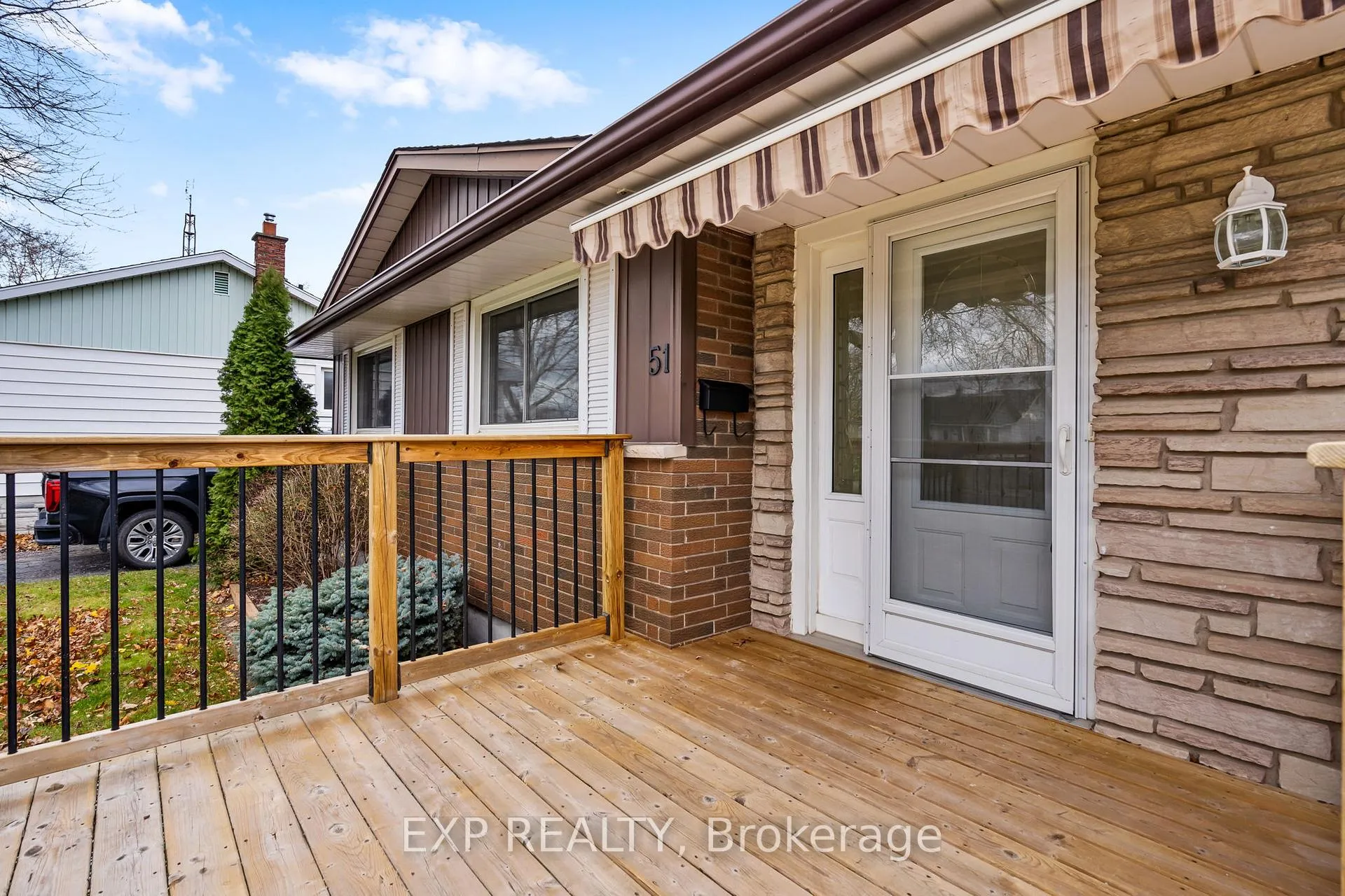 Photo 3 of 51 Burness Drive, St. Catharines, Secord Woods — HOMEH