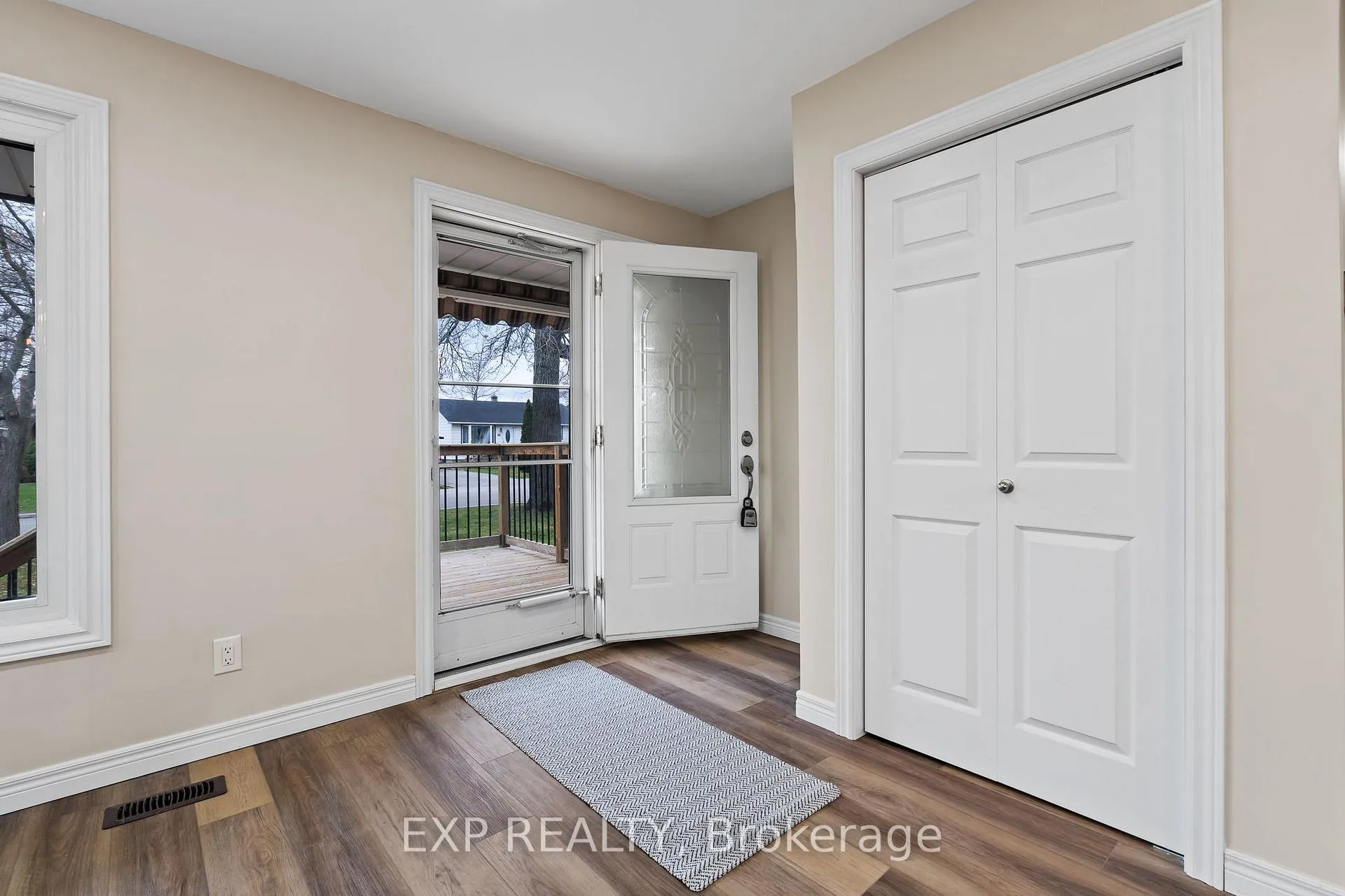 Photo 4 of 51 Burness Drive, St. Catharines, Secord Woods — HOMEH