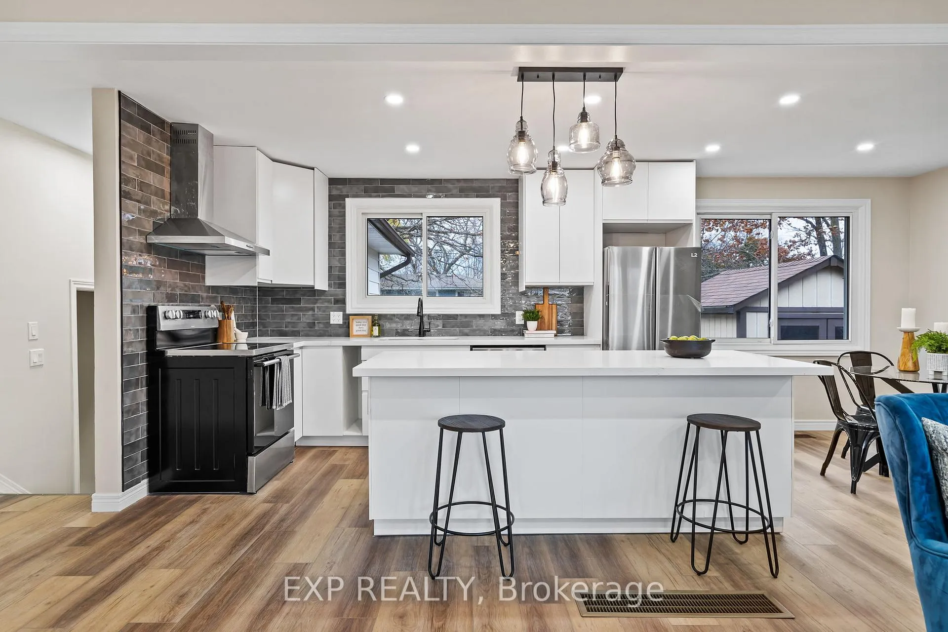 Photo 8 of 51 Burness Drive, St. Catharines, Secord Woods — HOMEH