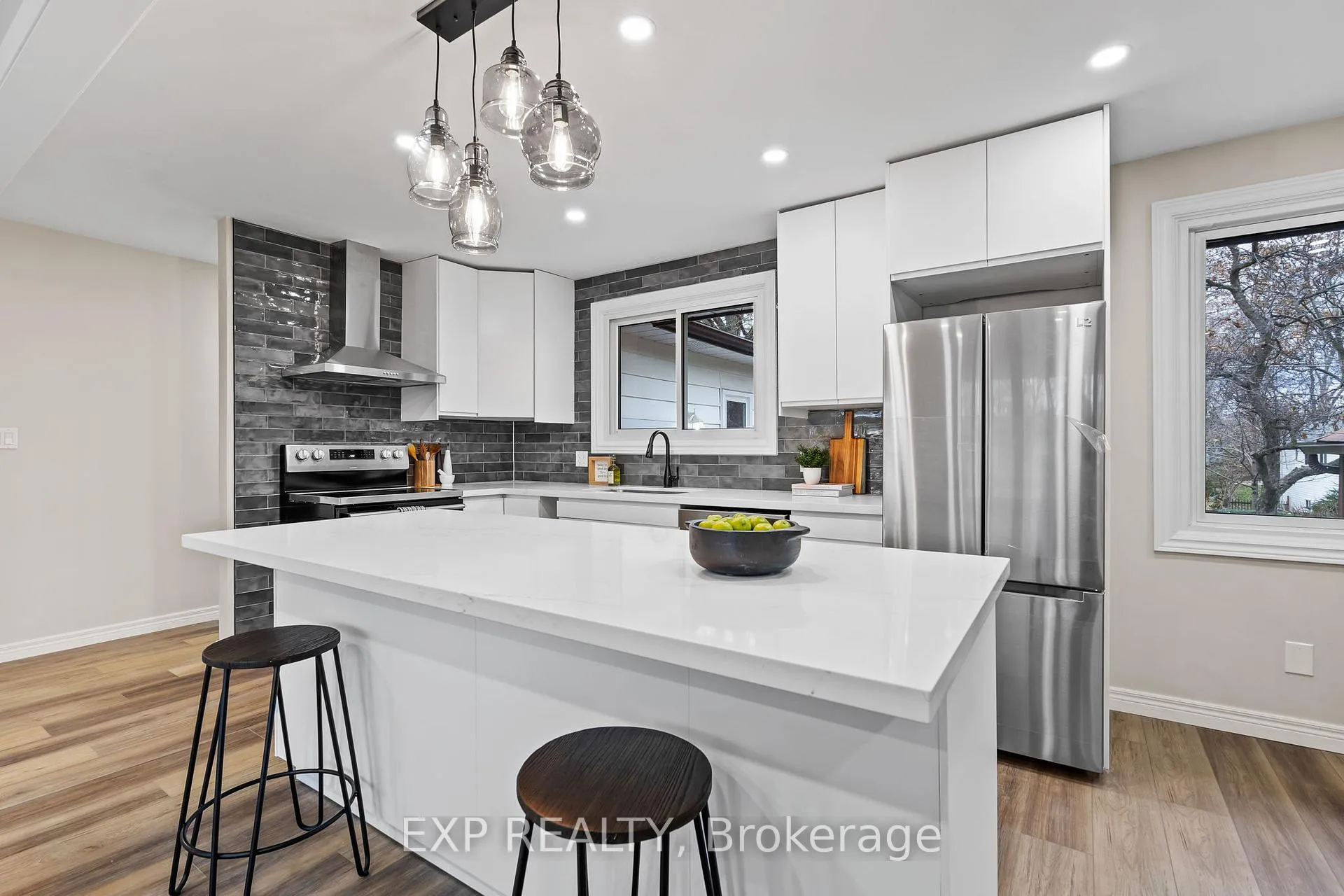 Photo 9 of 51 Burness Drive, St. Catharines, Secord Woods — HOMEH