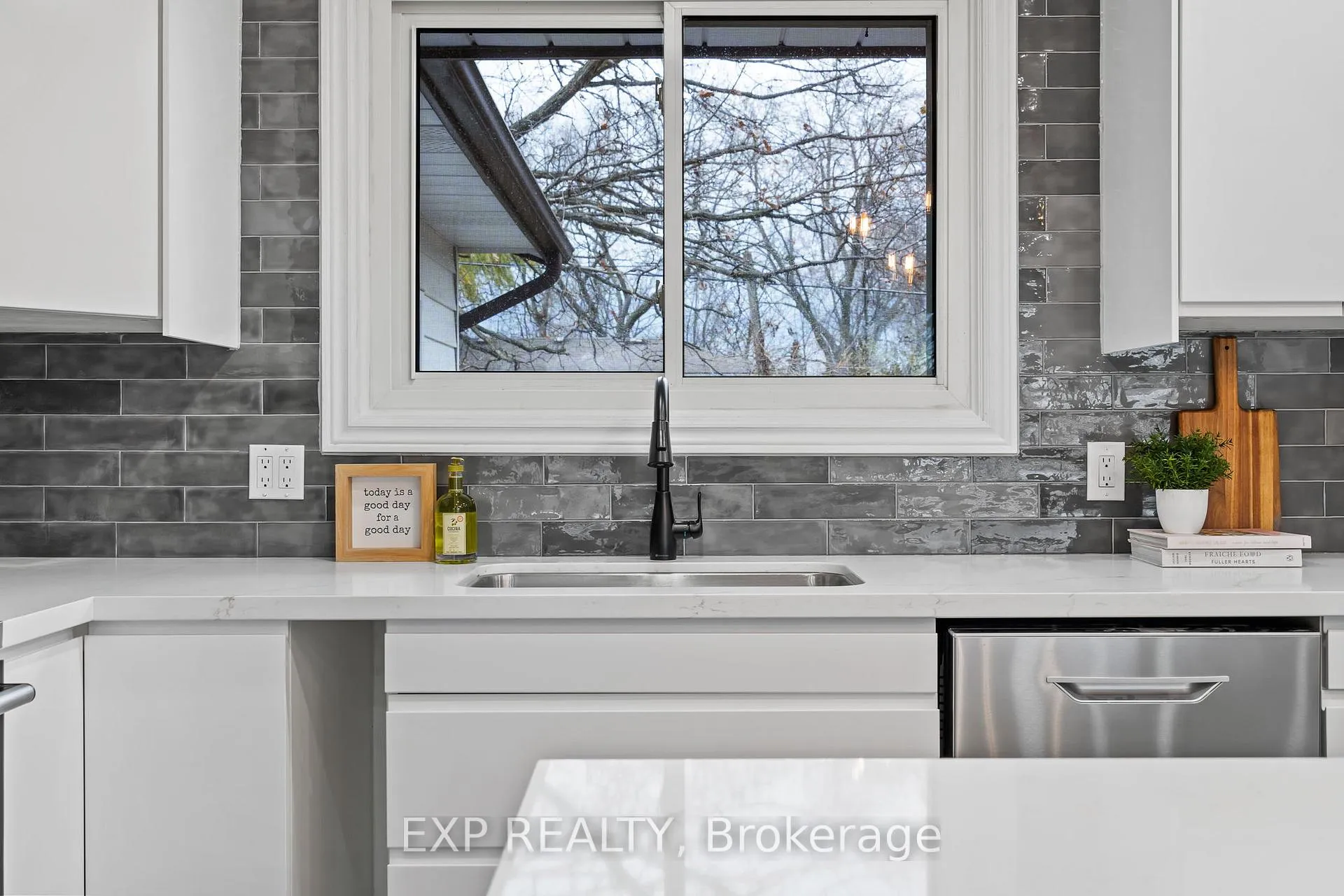 Photo 11 of 51 Burness Drive, St. Catharines, Secord Woods — HOMEH