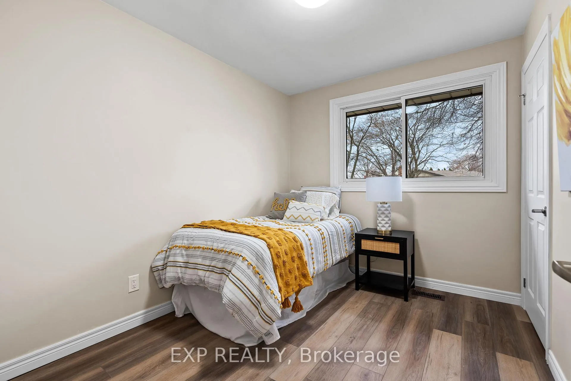 Photo 13 of 51 Burness Drive, St. Catharines, Secord Woods — HOMEH