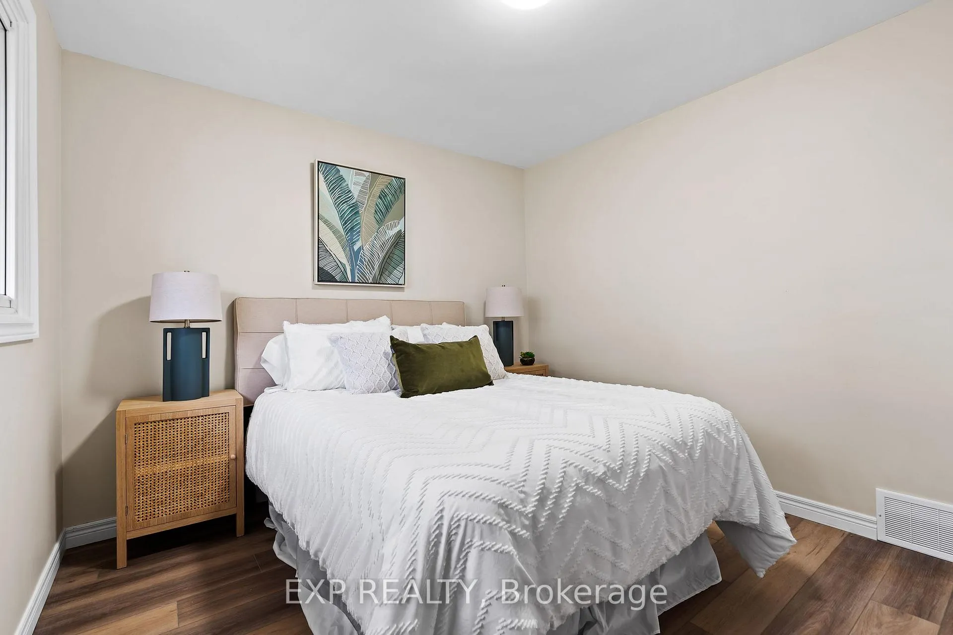 Photo 15 of 51 Burness Drive, St. Catharines, Secord Woods — HOMEH