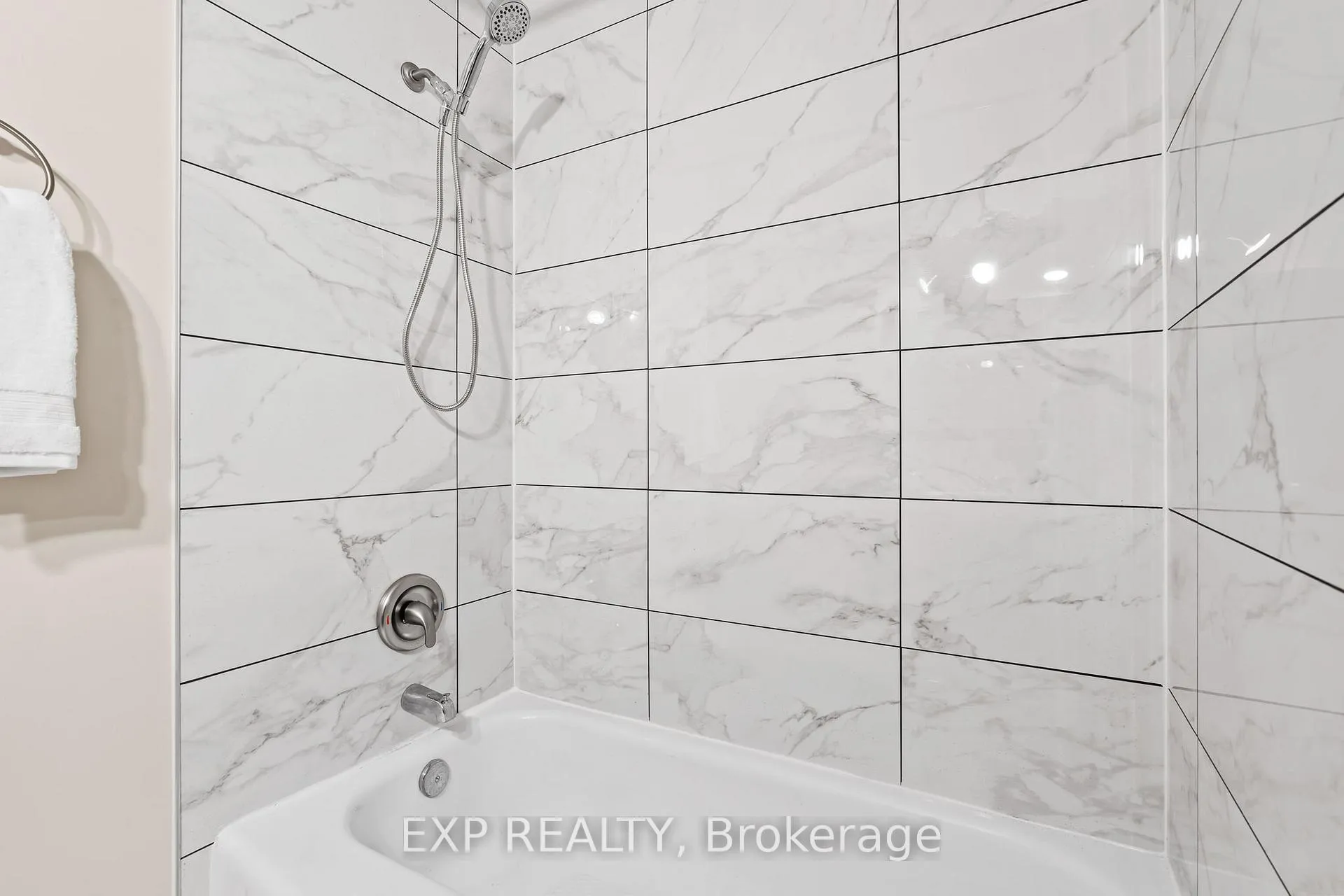 Photo 19 of 51 Burness Drive, St. Catharines, Secord Woods — HOMEH