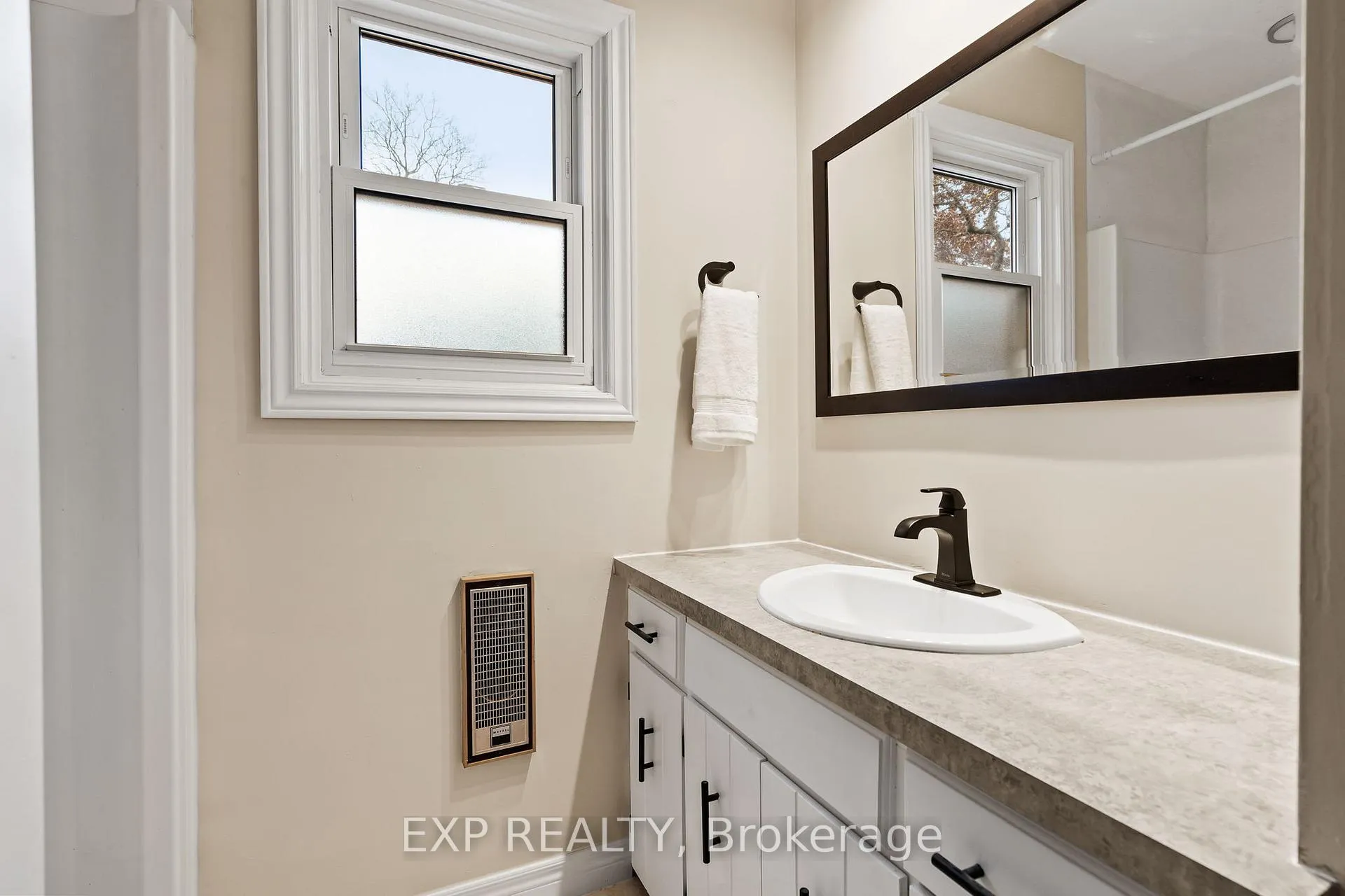Photo 23 of 51 Burness Drive, St. Catharines, Secord Woods — HOMEH