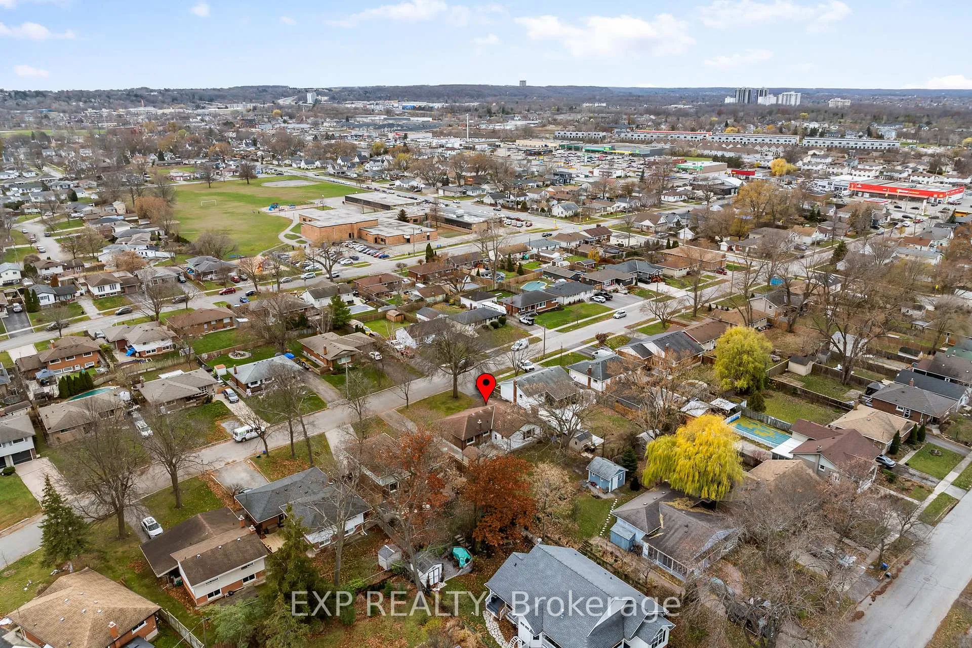 Photo 38 of 51 Burness Drive, St. Catharines, Secord Woods — HOMEH