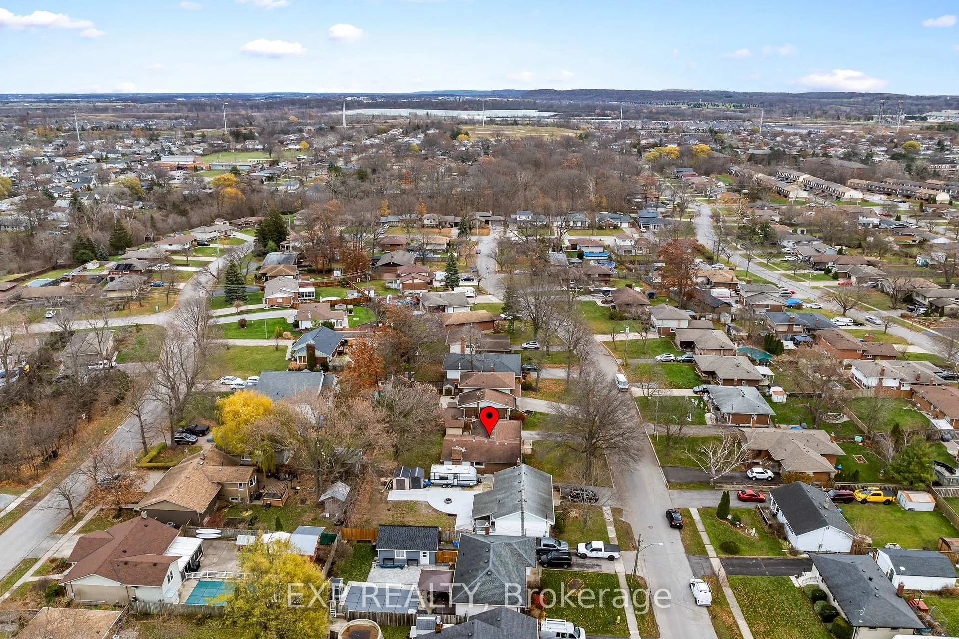 Photo 40 of 51 Burness Drive, St. Catharines, Secord Woods — HOMEH