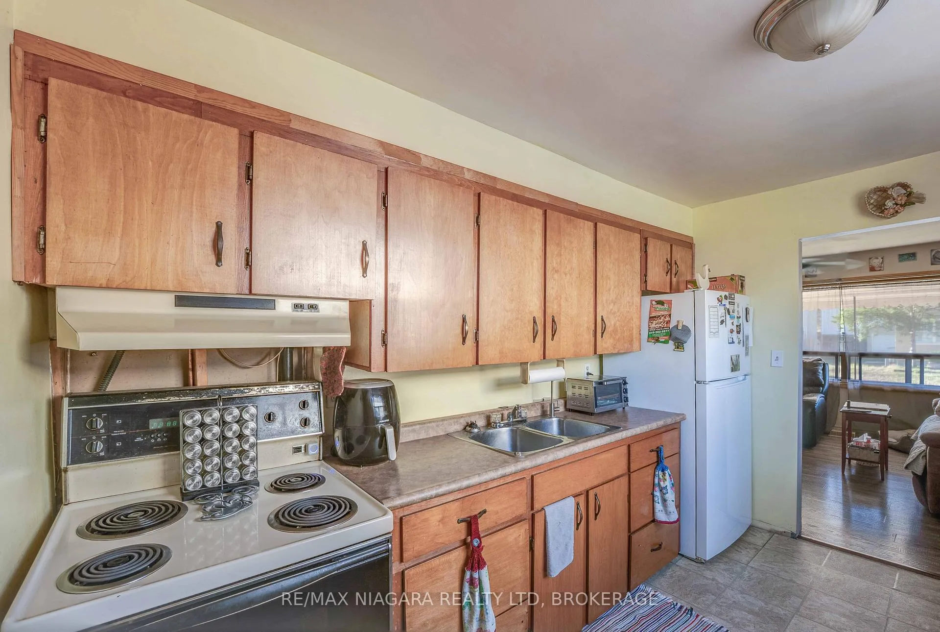 Photo 6 of 50 Haig Street, St. Catharines, Haig — HOMEH
