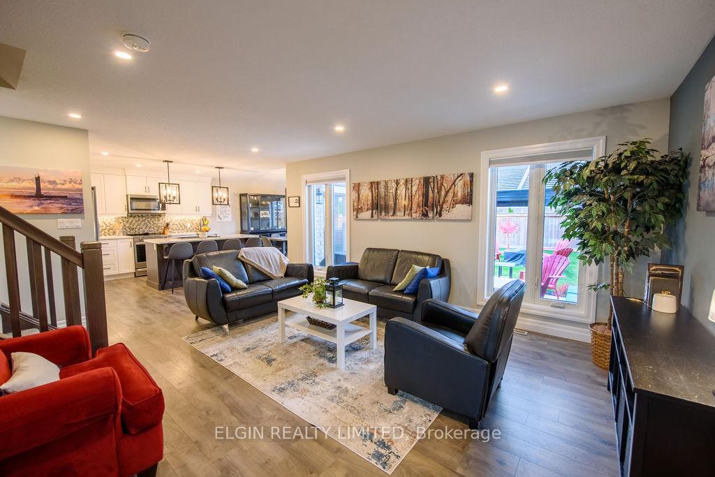 Photo 4 of 8 Auburn Drive, St. Thomas — HOMEH