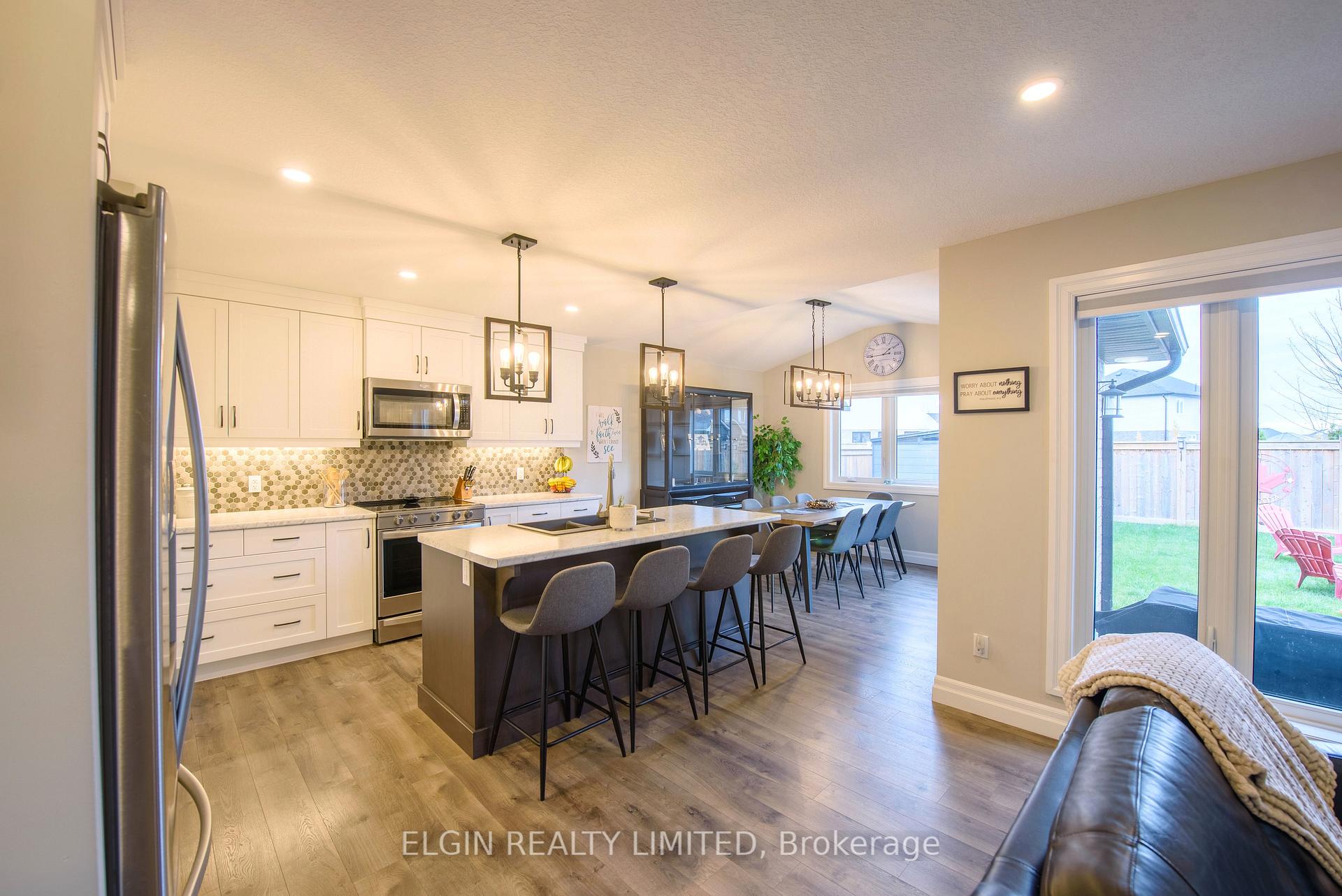 Photo 6 of 8 Auburn Drive, St. Thomas — HOMEH