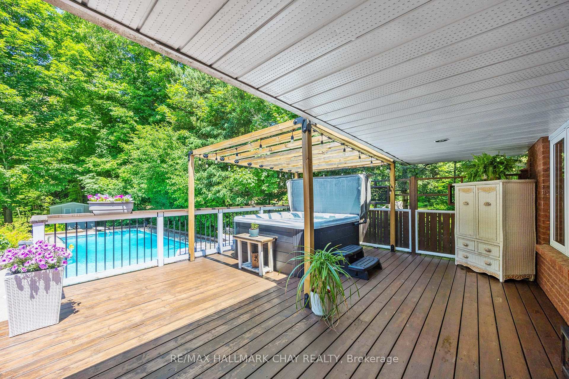 Photo 3 of 1256 Rainbow Valley Road W, Springwater, Rural Springwater — HOMEH